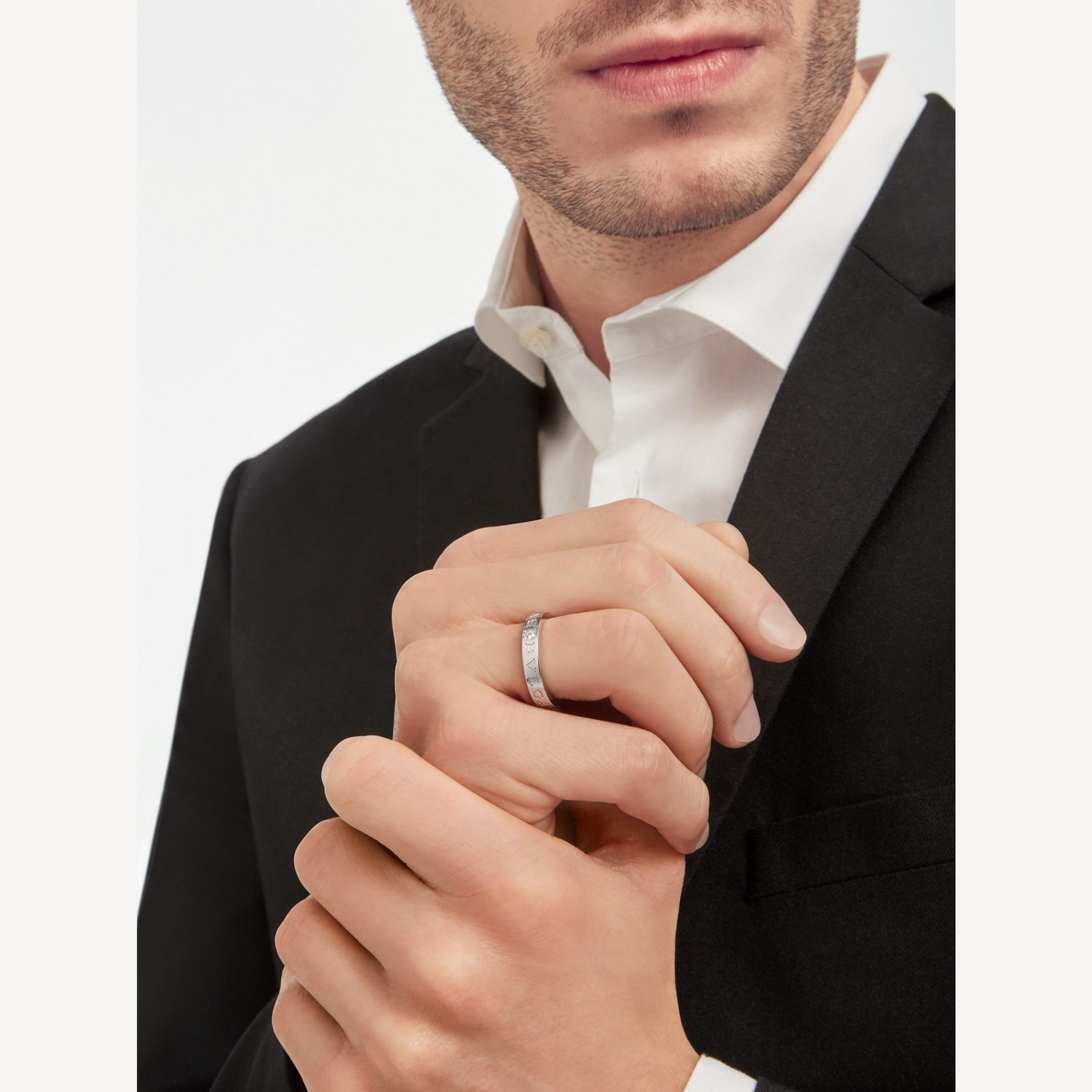 {"entity_map": {"Polaidi Jewelry": "Polaidi Schmuck", "ZERO 1 ESSENTIAL WITH A DIAMOD RING": "ZERO 1 ESSENTIAL MIT EINEM DIAMANTRING"}, "text": "Polaidi Schmuck ZERO 1 ESSENTIAL MIT EINEM DIAMANTRING"}