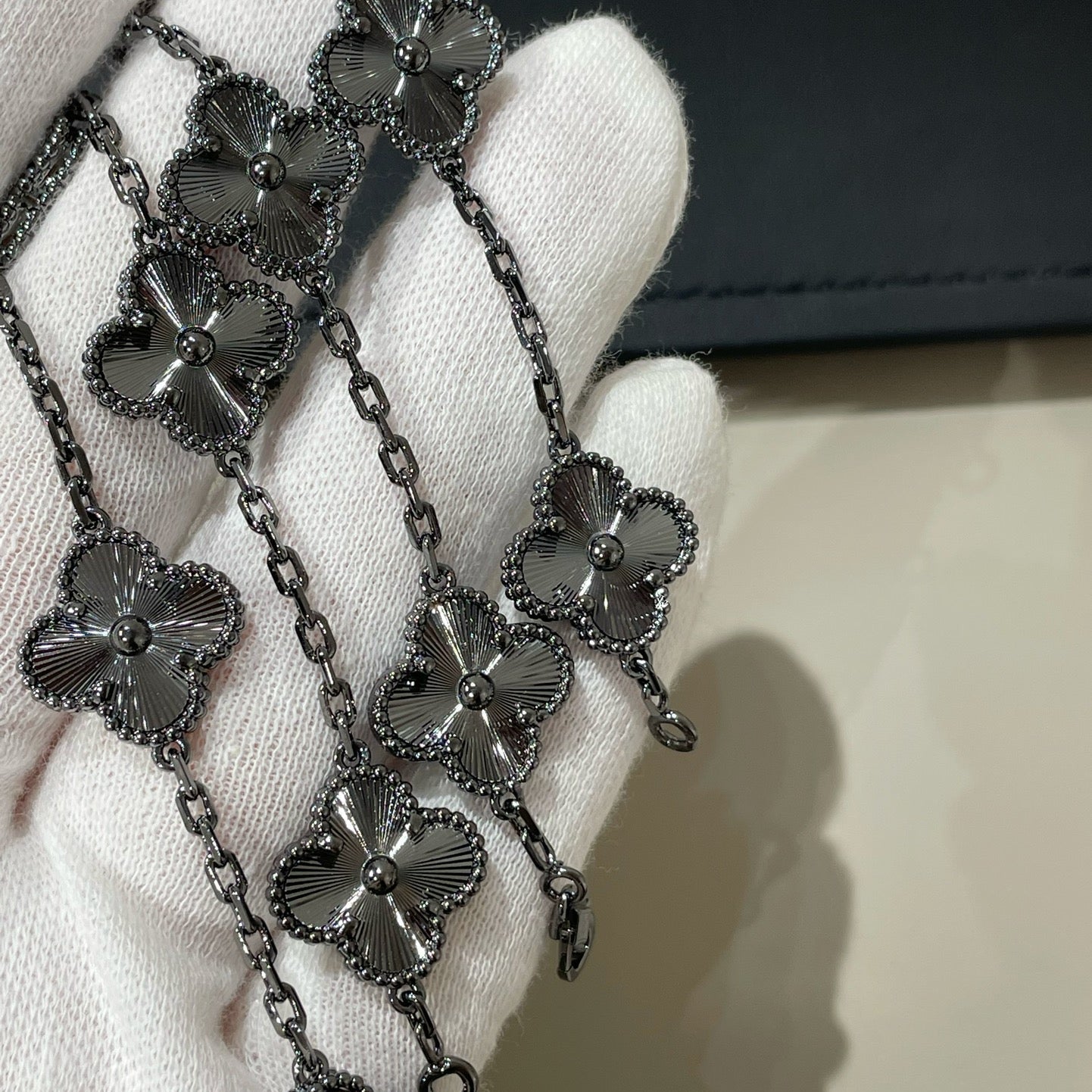 [：Polaidi Jewelry]CLOVER 5 MOTIF BLACK BRACELET
