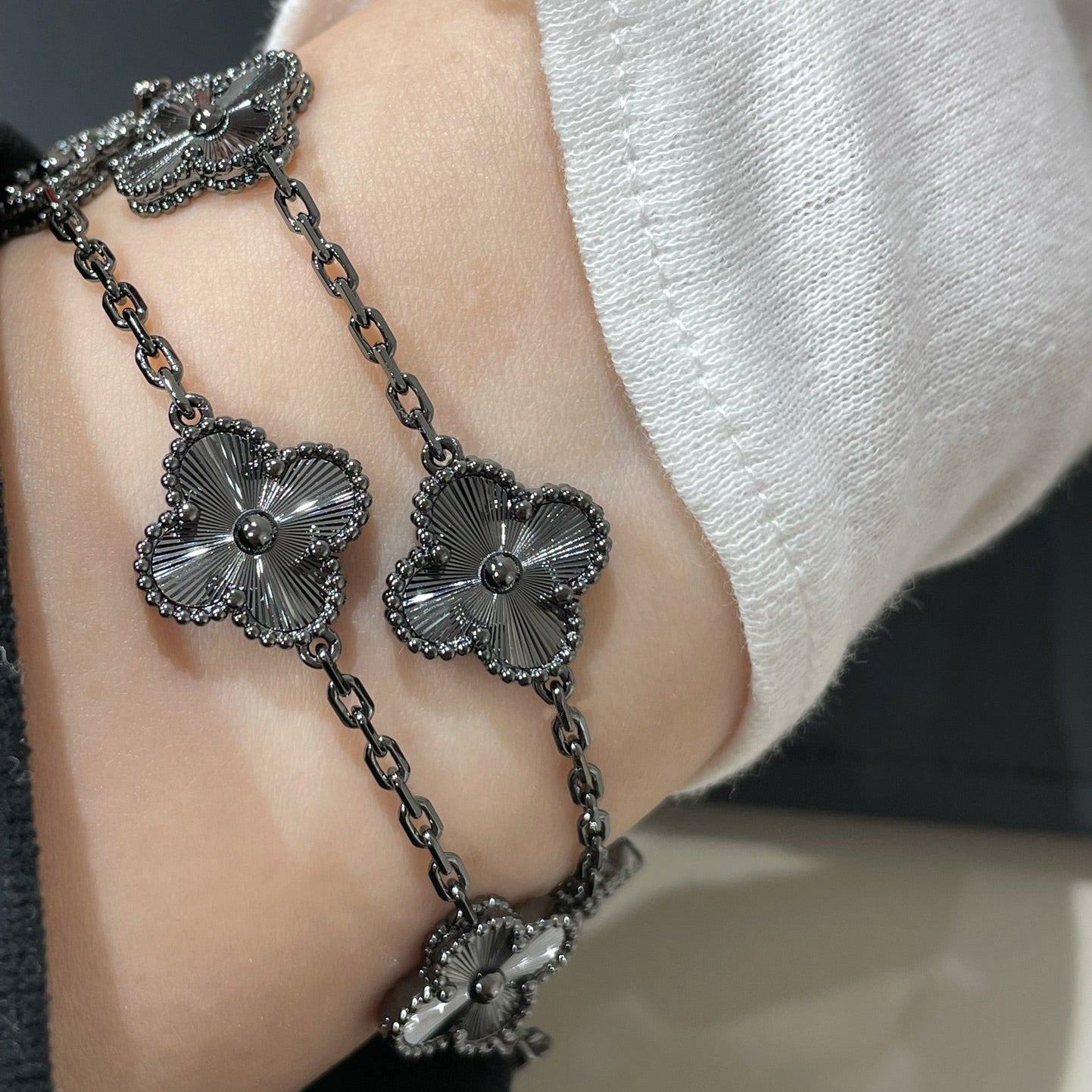 [：Polaidi Jewelry]CLOVER 5 MOTIF BLACK BRACELET