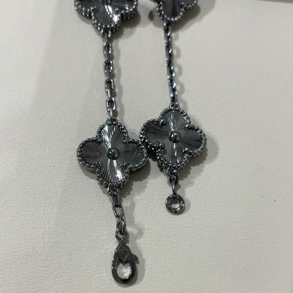 [：Polaidi Jewelry]CLOVER 5 MOTIF BLACK BRACELET