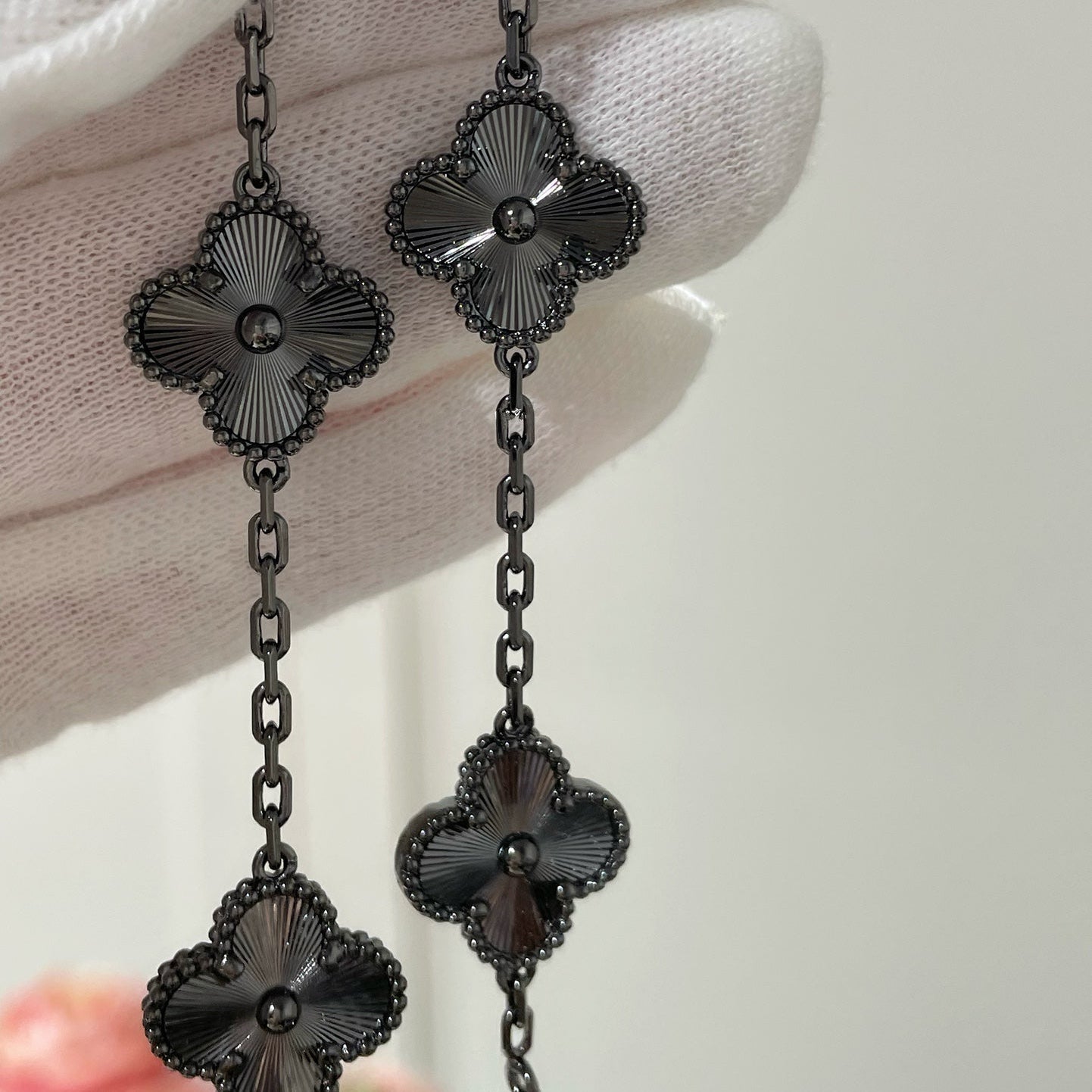 [：Polaidi Jewelry]CLOVER 5 MOTIF BLACK BRACELET
