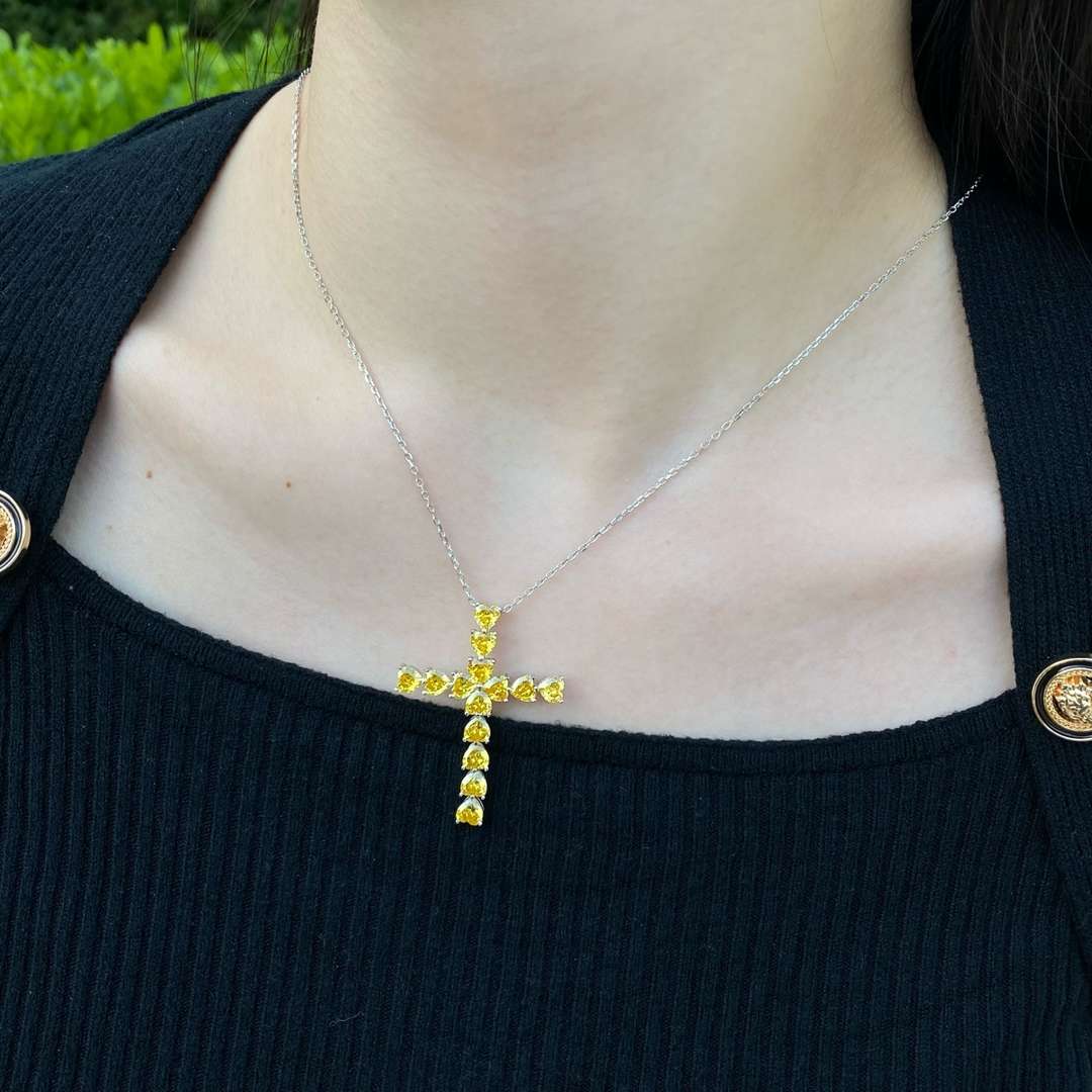 [Polaidi Jewelry]Radiant Cross Shape Necklace