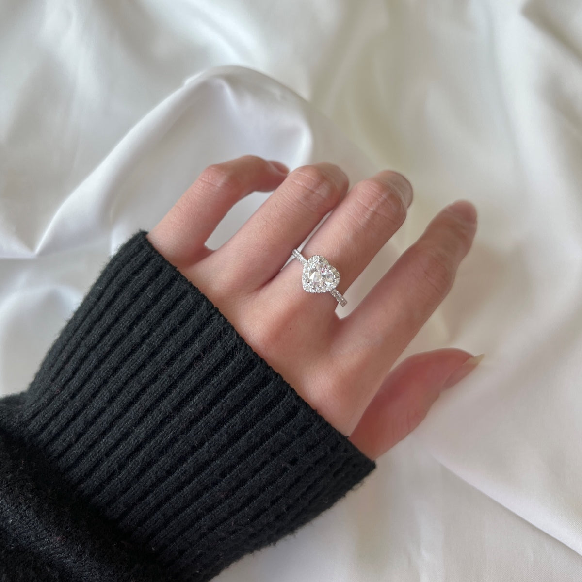 [Polaidi Jewelry]Eternity Splashy Romantic Heart Shape Lover Ring