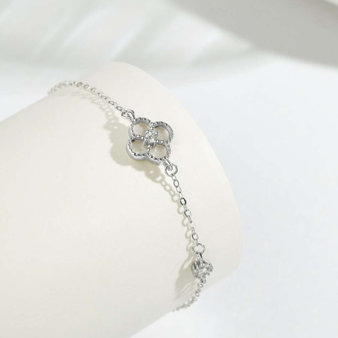 [Polaidi Jewelry]Delicate Four Leaf Clover Bracelet