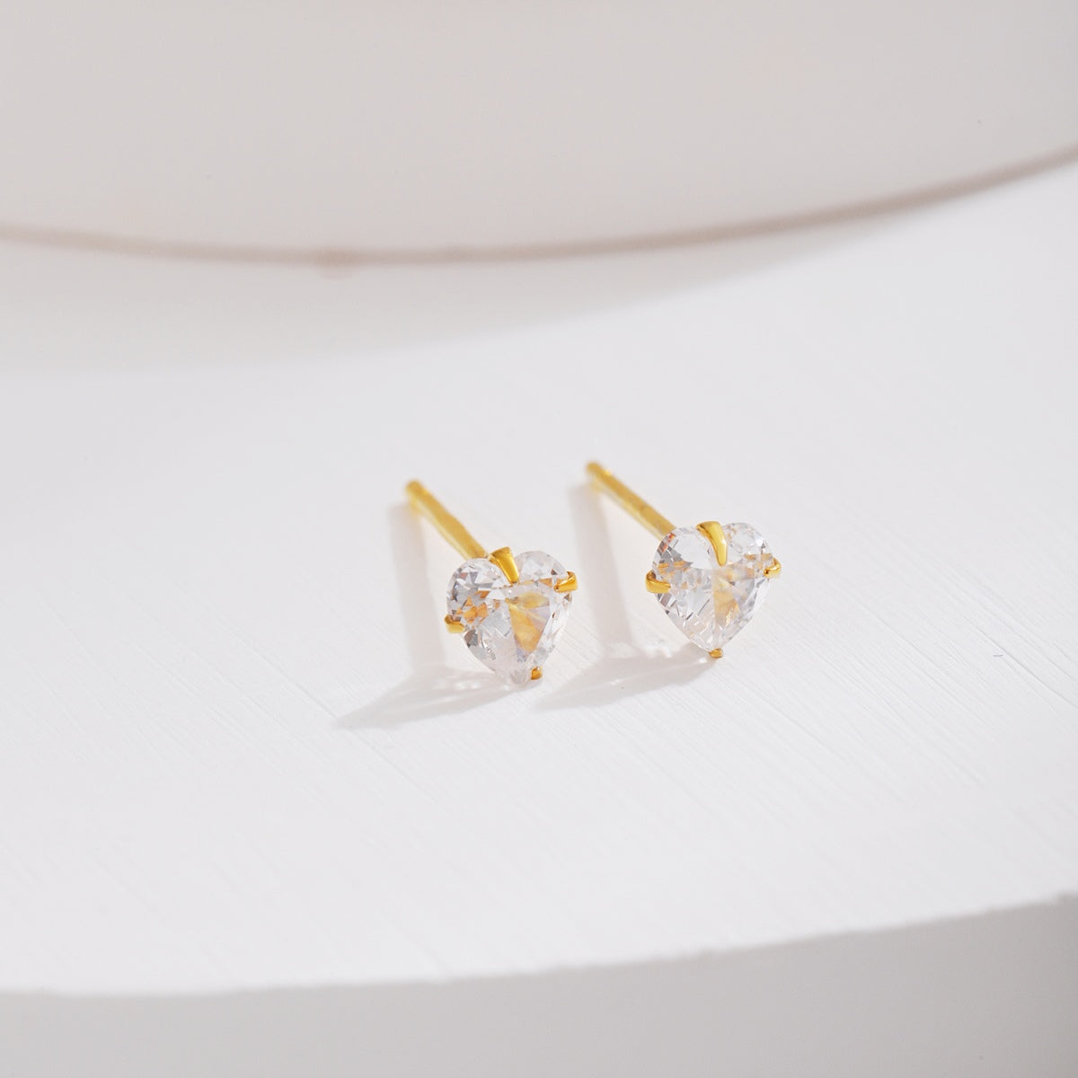 [Polaidi Jewelry]Sparkling Heart Shaped Simple Earrings