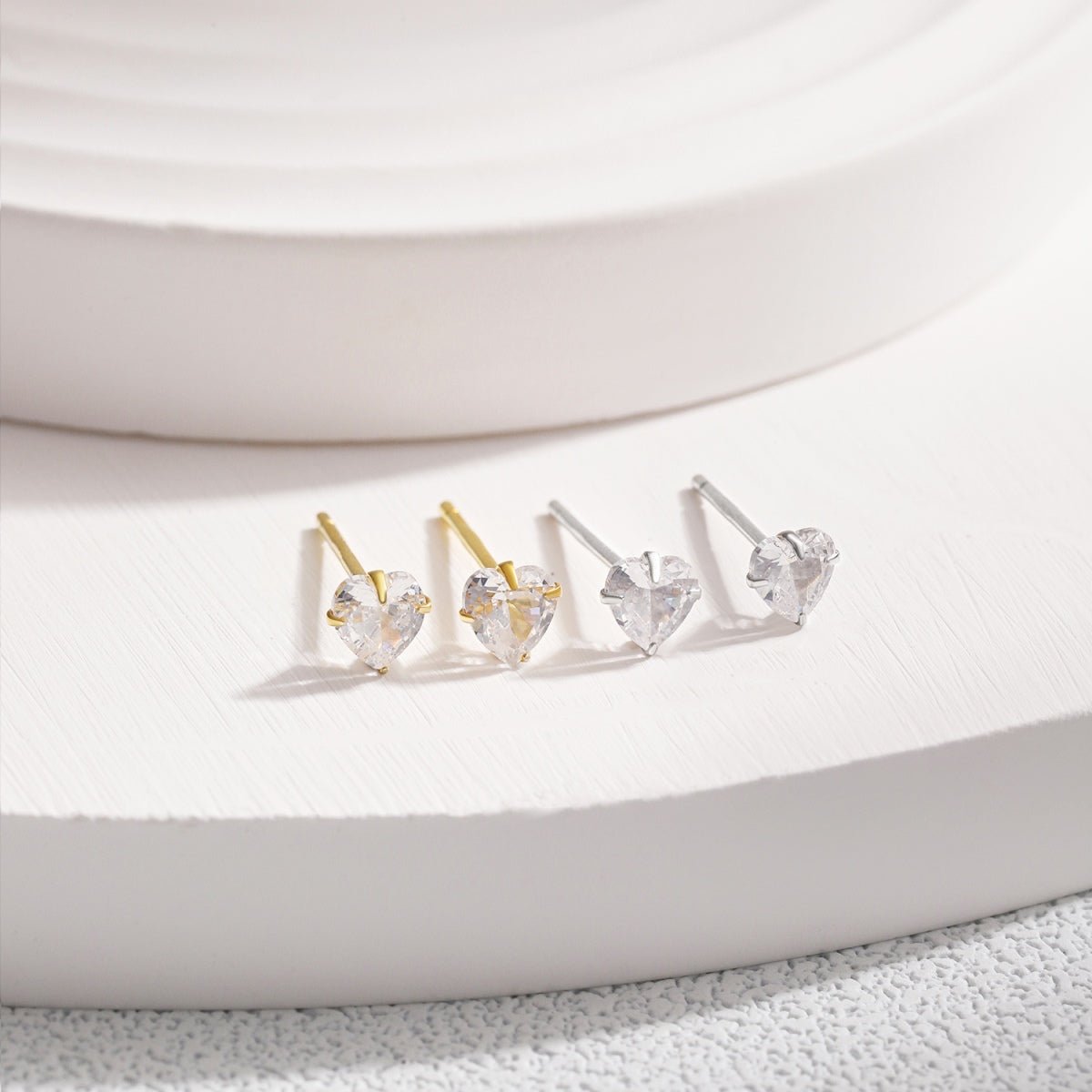 [Polaidi Jewelry]Sparkling Heart Shaped Simple Earrings
