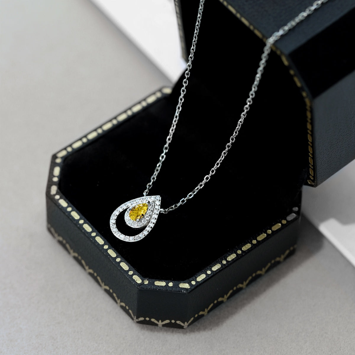 [Polaidi Jewelry]Sparkling Pear Cut Necklace