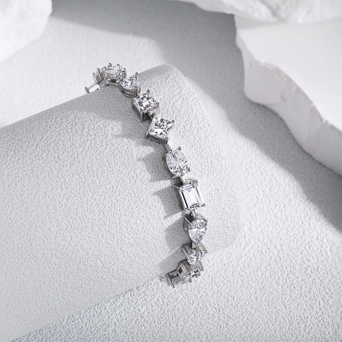 [Polaidi Jewelry]Unique Exquisite Multi Cut Daily Bracelet