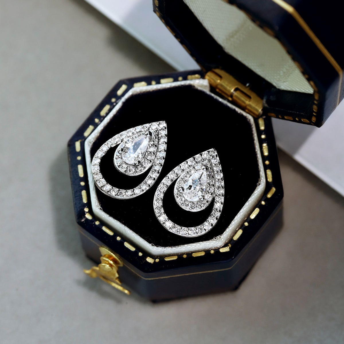 [Polaidi Jewelry]Sparkling Delicate Water Drop Shape Daily Earrings