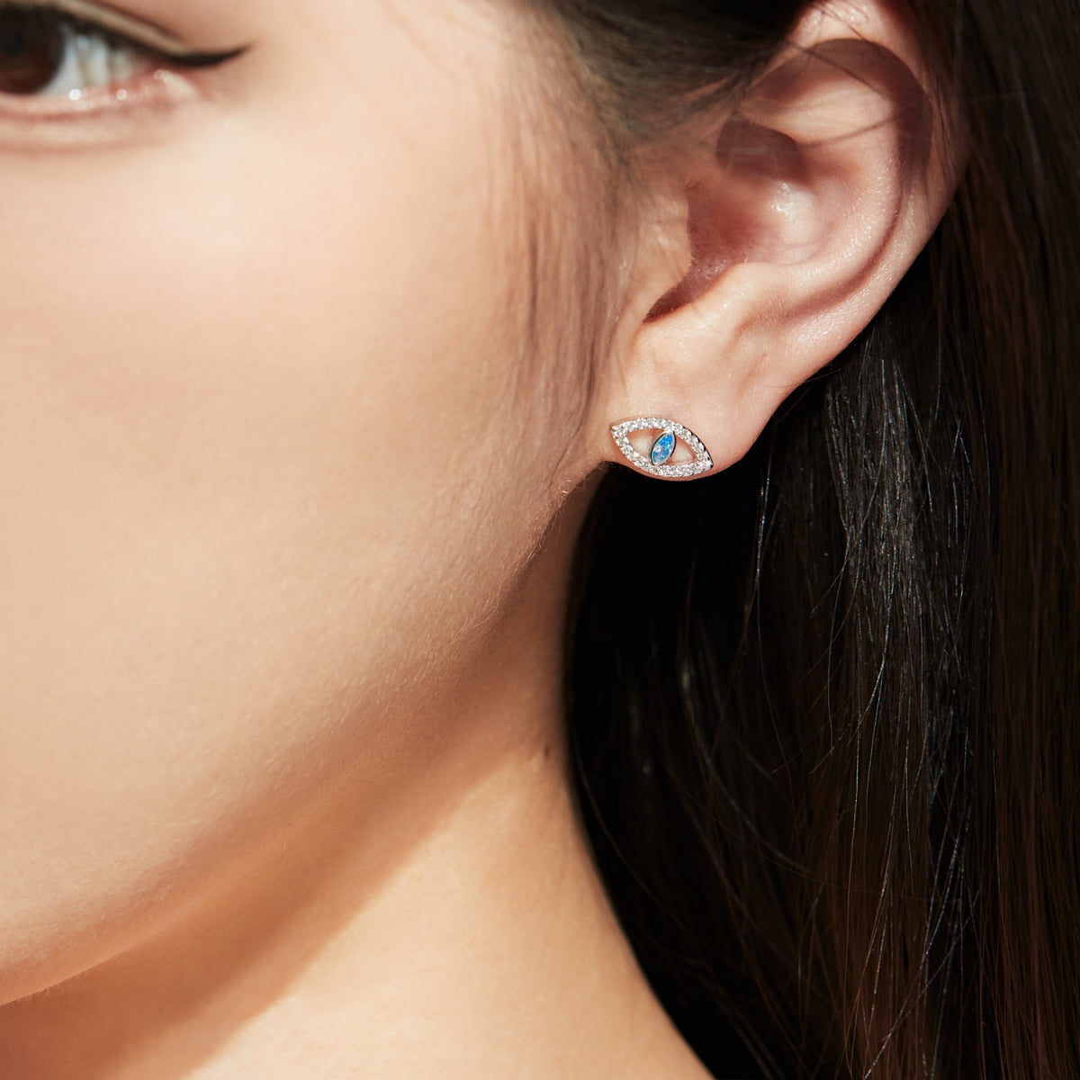 [Polaidi Jewelry]Blue Devil Eyes Hollow Stud Earrings