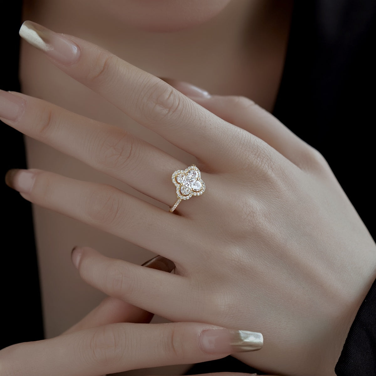[Polaidi Jewelry]Luxurious Eternity Flower Shape Banquet Ring