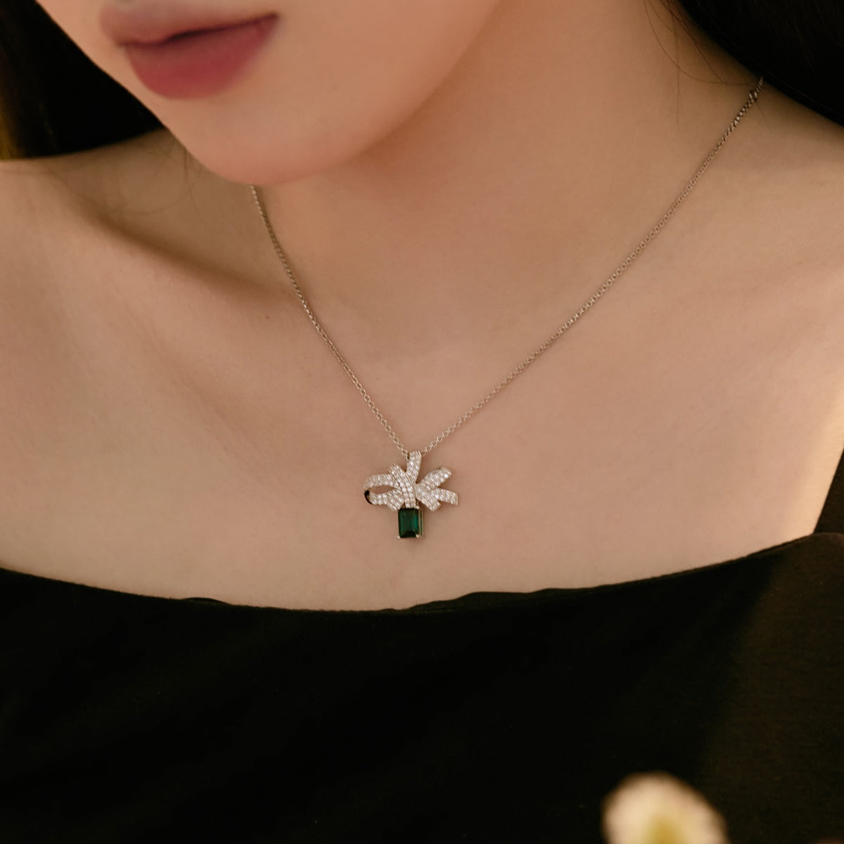 [Polaidi Jewelry]Luxurious Flower Shape Emerald Cut Necklace