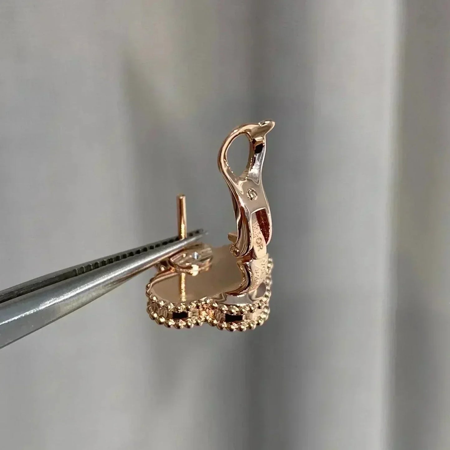 [：Polaidi Jewelry]CLOVER MEDIUM 1 MOTIFS  PINK MOP DIAMOND EARRINGS