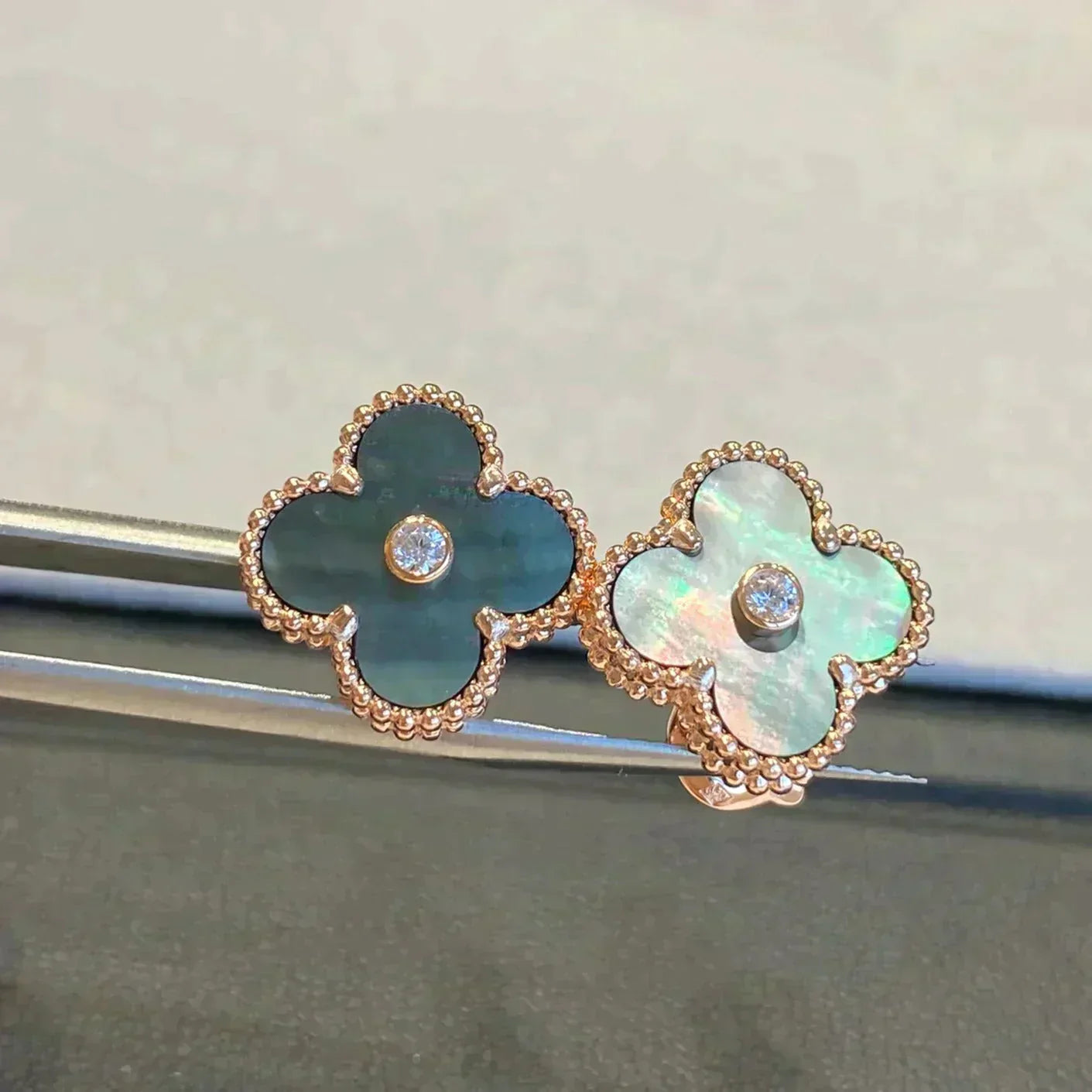 [：Polaidi Jewelry]CLOVER MEDIUM 1 MOTIFS GRAY MOP  DIAMOND EARRINGS