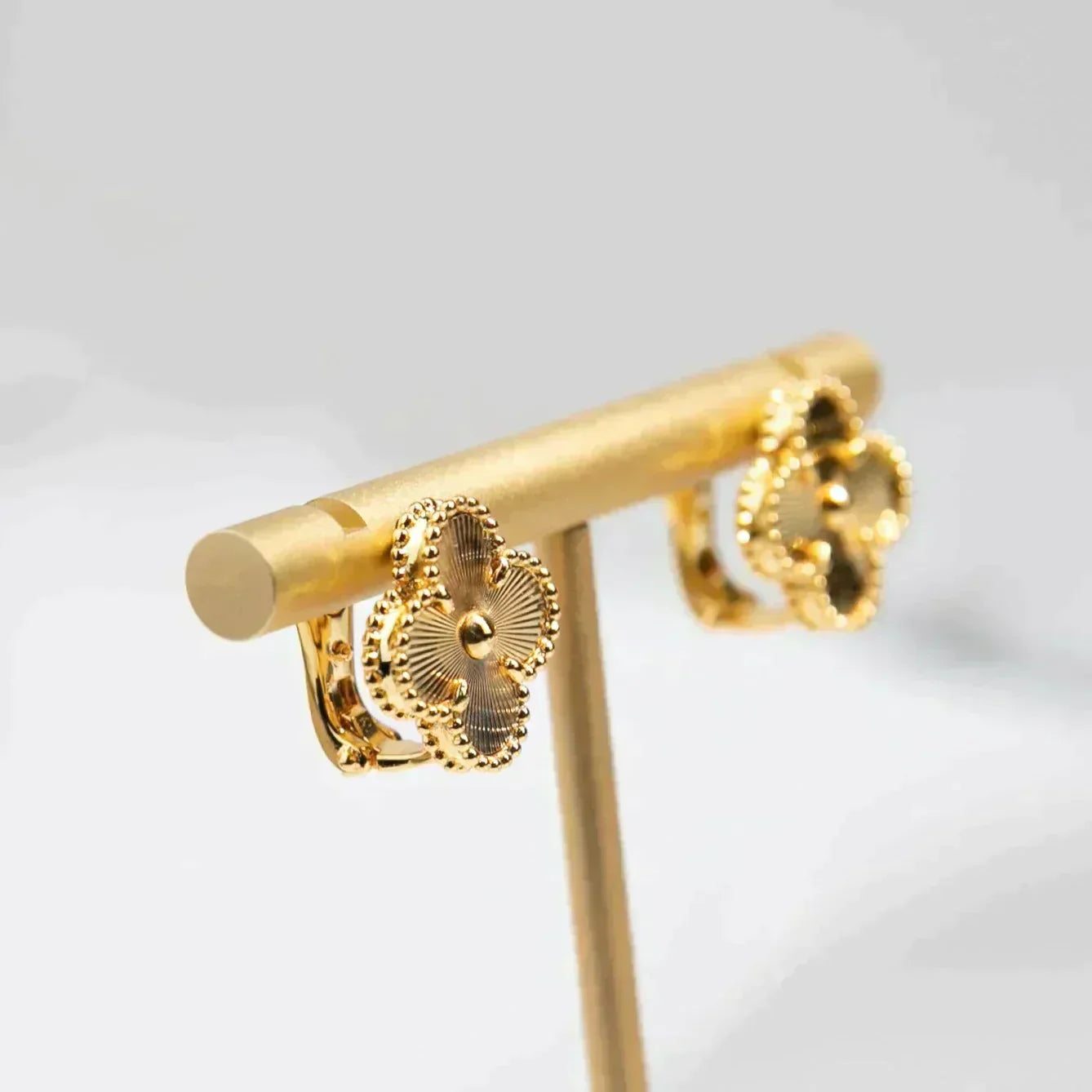 [Polaidi Jewelry]CLOVER MEDIUM 1 MOTIFS LASER EARRINGS