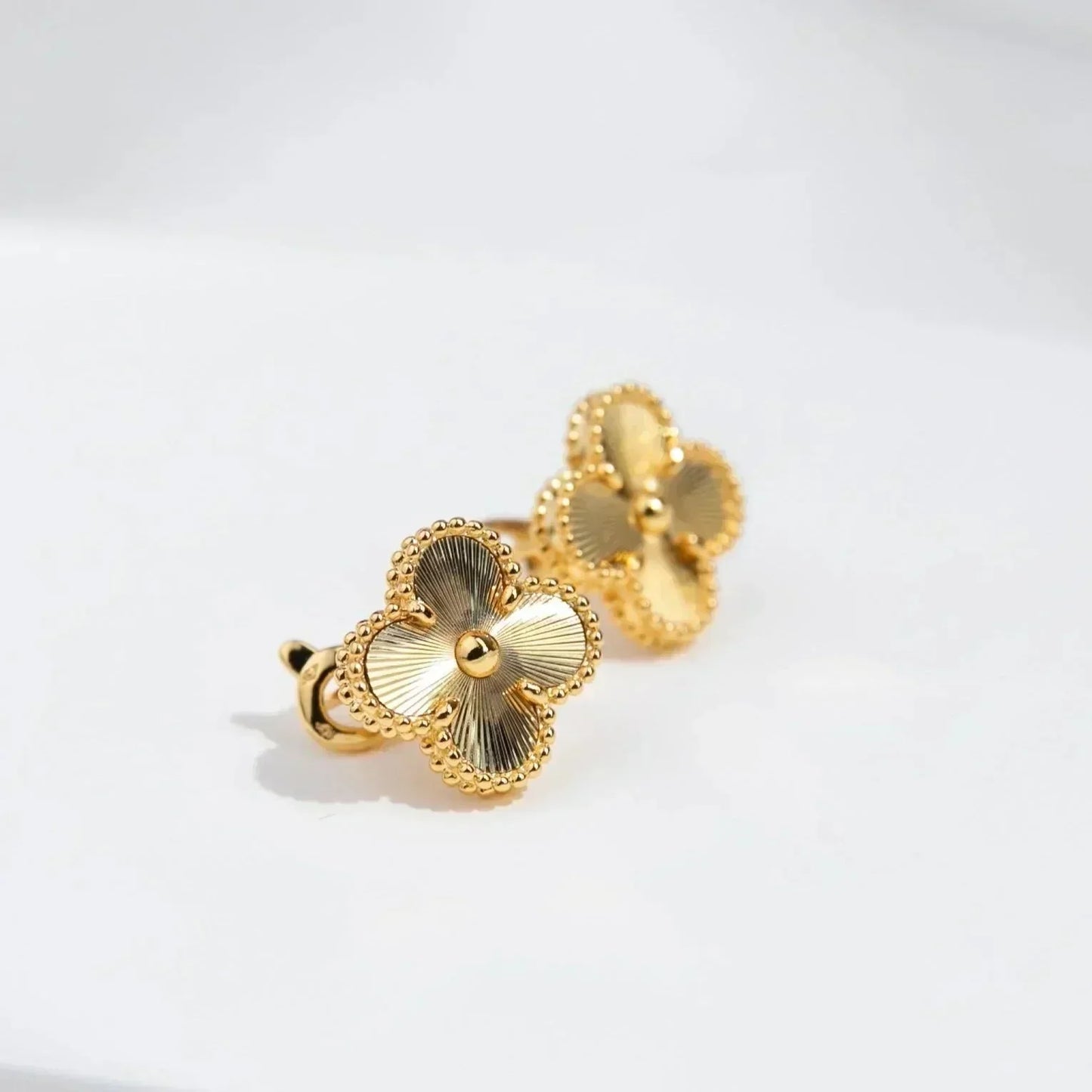 [：Polaidi Jewelry]CLOVER MEDIUM 1 MOTIFS LASER EARRINGS