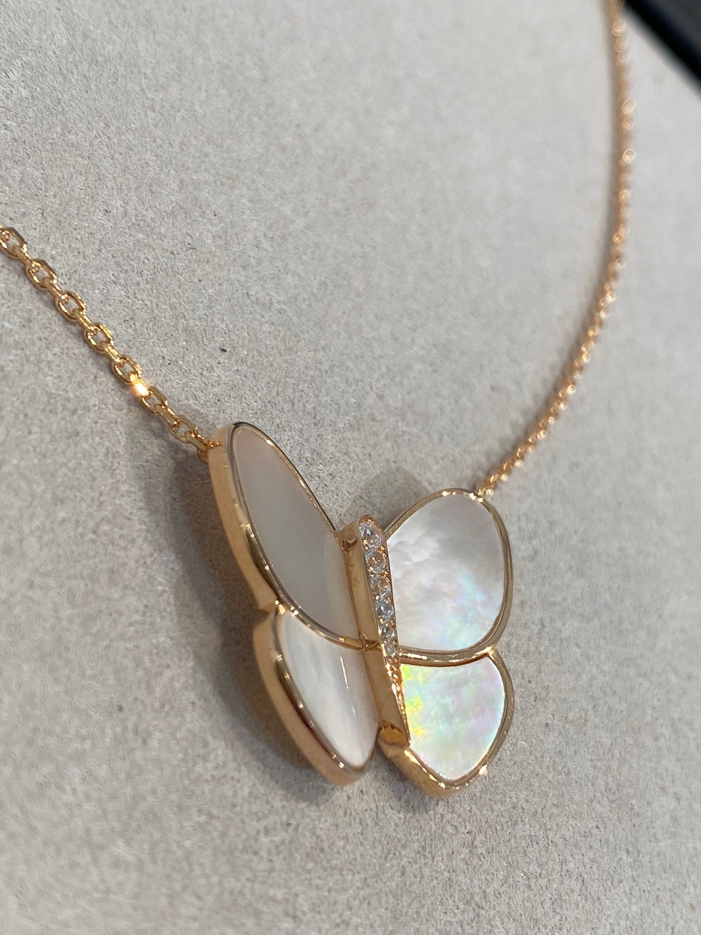 [Polaidi Jewelry]BUTTERFLY GOLD MOP DIAMOND NECKLACE