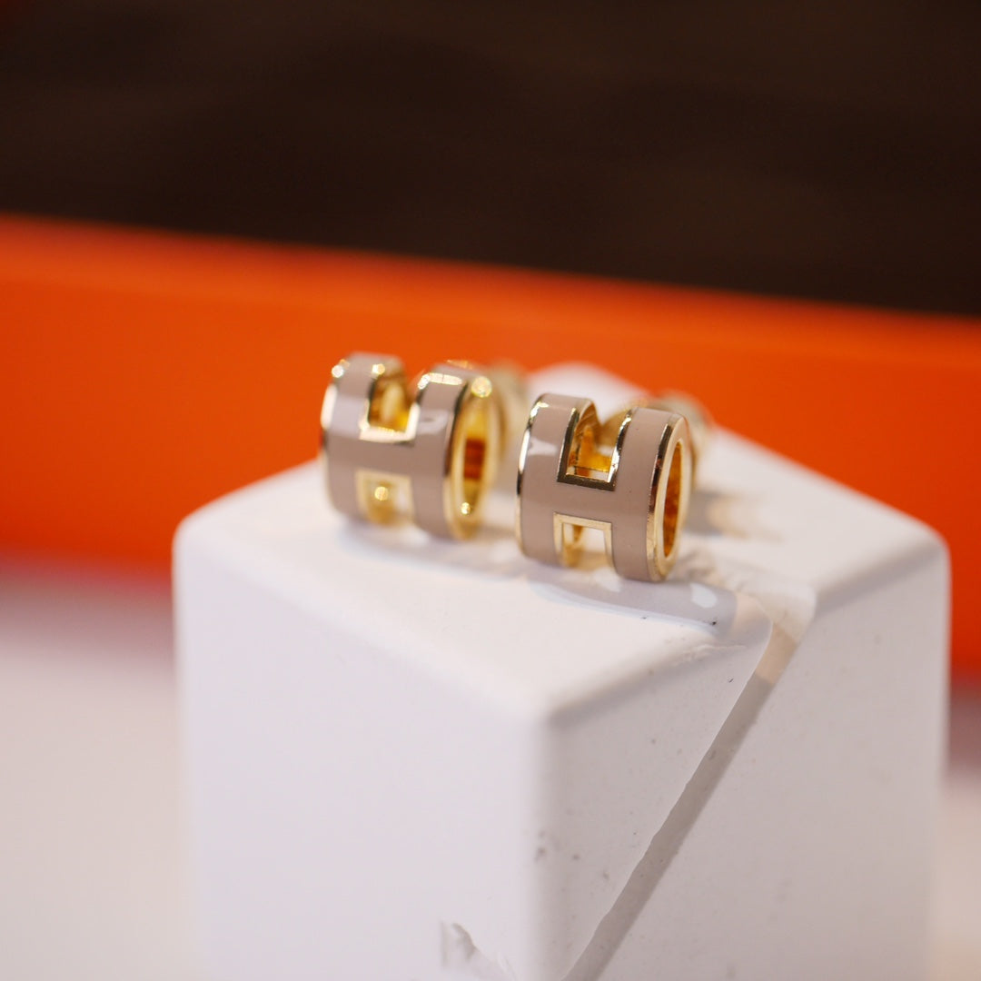 [Polaidi Jewelry]MINI POP H GOLD EARRINGS GREY
