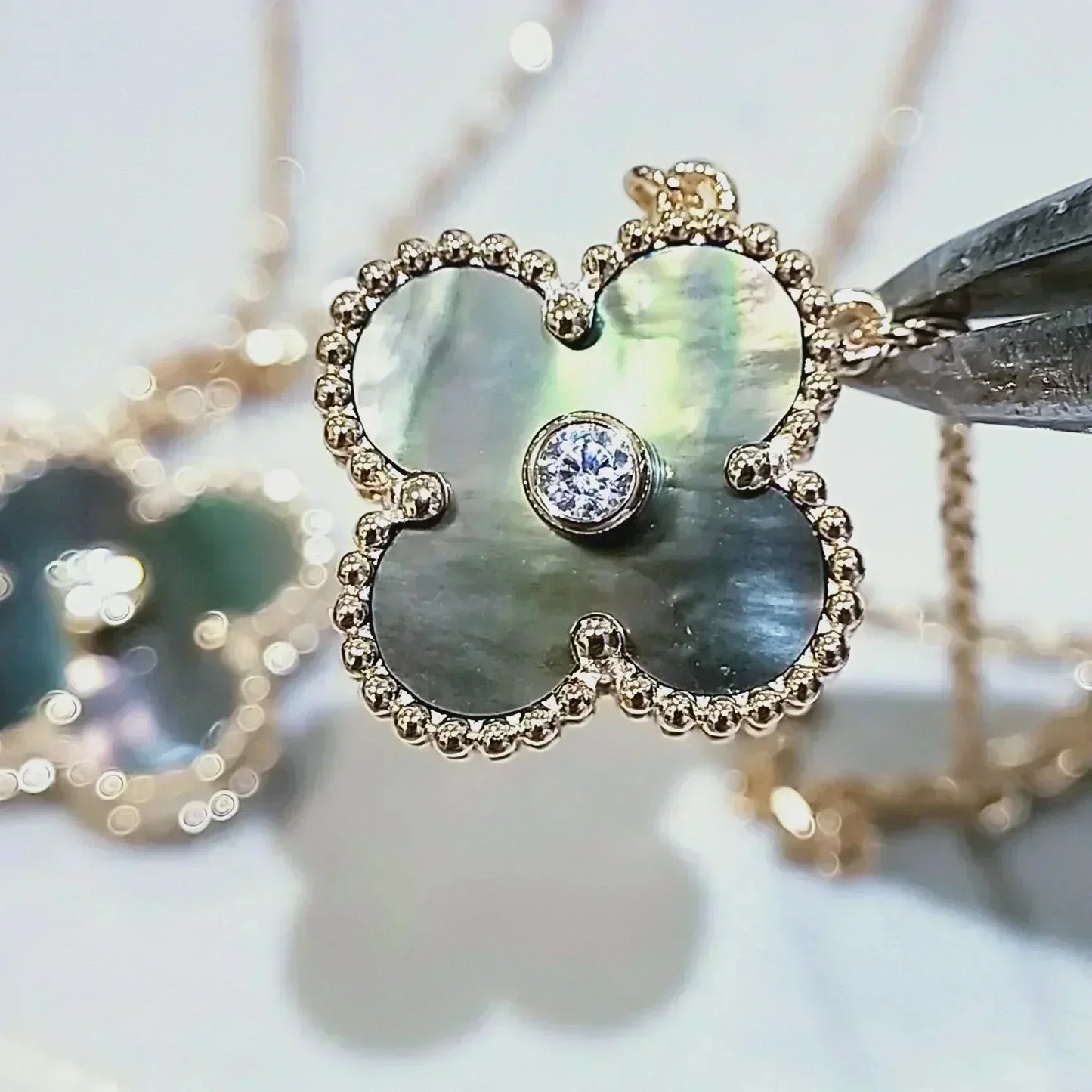 [Polaidi Jewelry]CLOVER 15MM DIAMOND AND MOTHER-OF-GREY NECKLACE