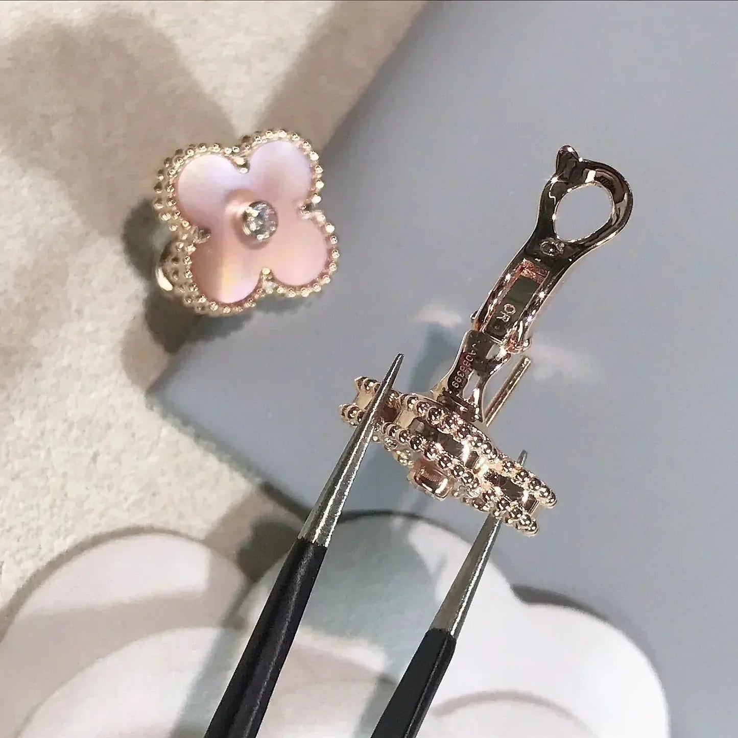 [：Polaidi Jewelry]CLOVER MEDIUM 1 MOTIFS  PINK MOP DIAMOND EARRINGS