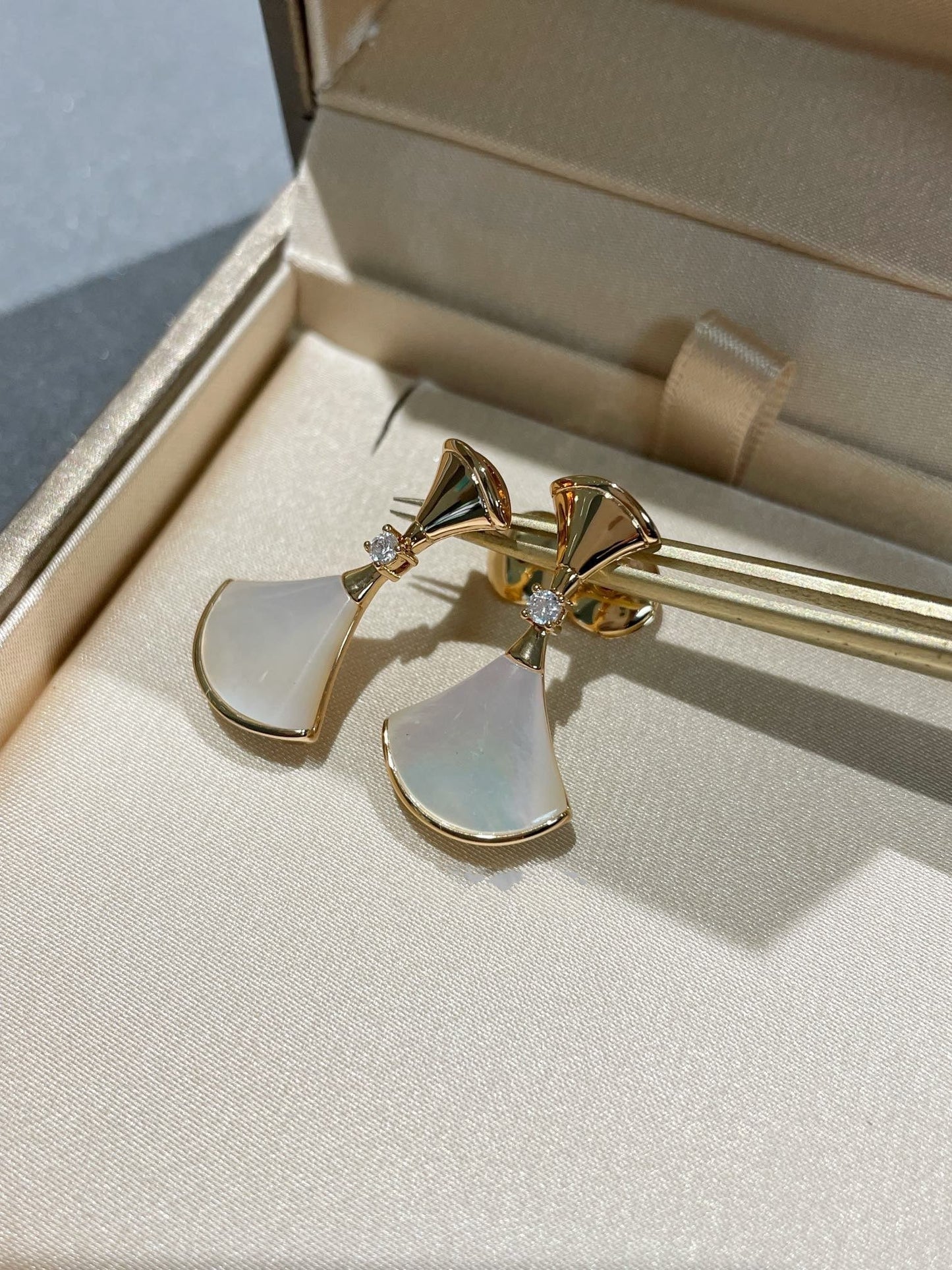 [Polaidi Jewelry]DREAM MOP 1 DIAMOND EARRINGS