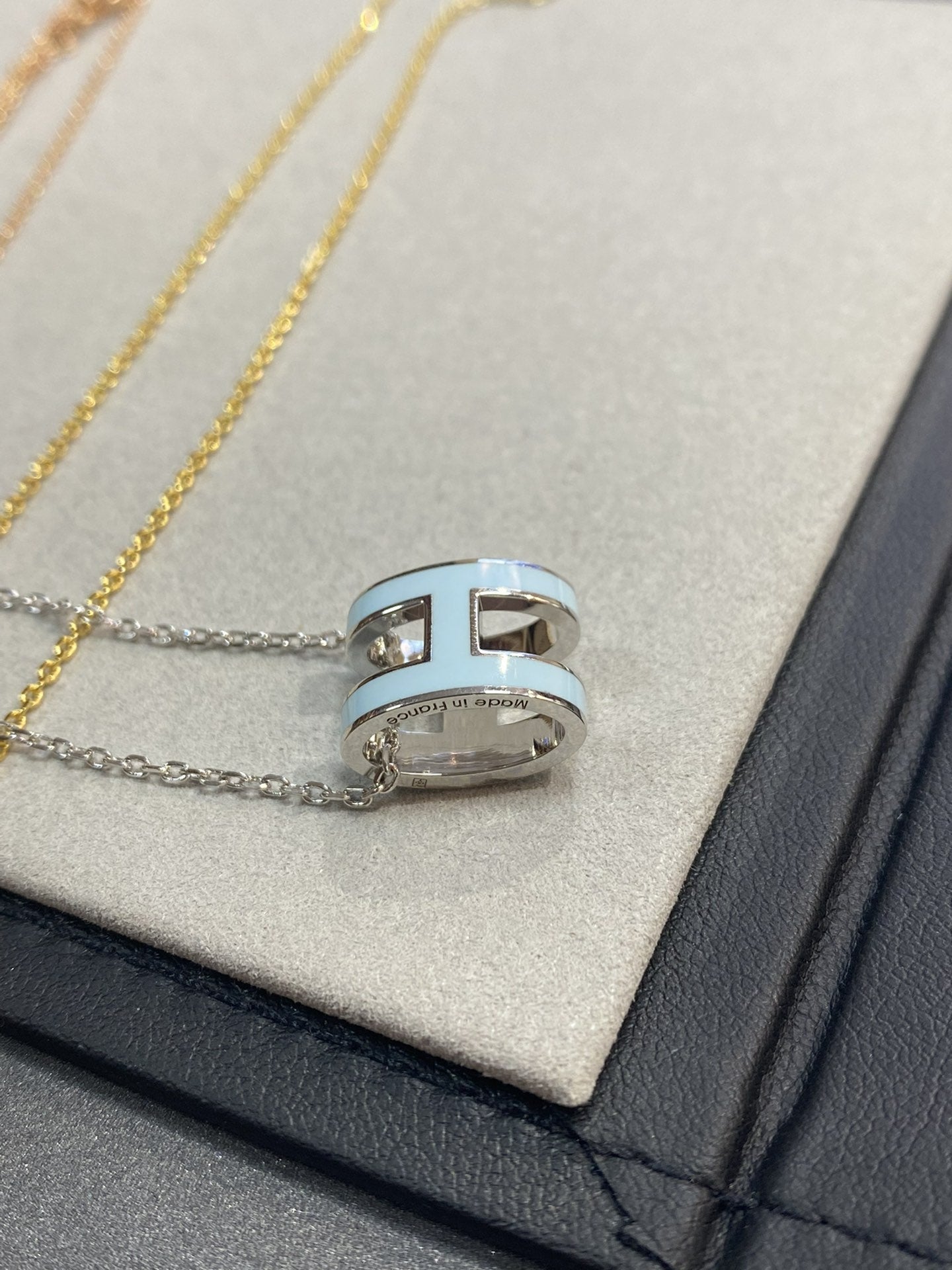 [Polaidi Jewelry]POP H LIGHT BLUE NECKLACE