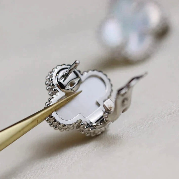 [：Polaidi Jewelry]CLOVER MEDIUM 1 MOTIFS  WHITE MOP EARRINGS SILVER
