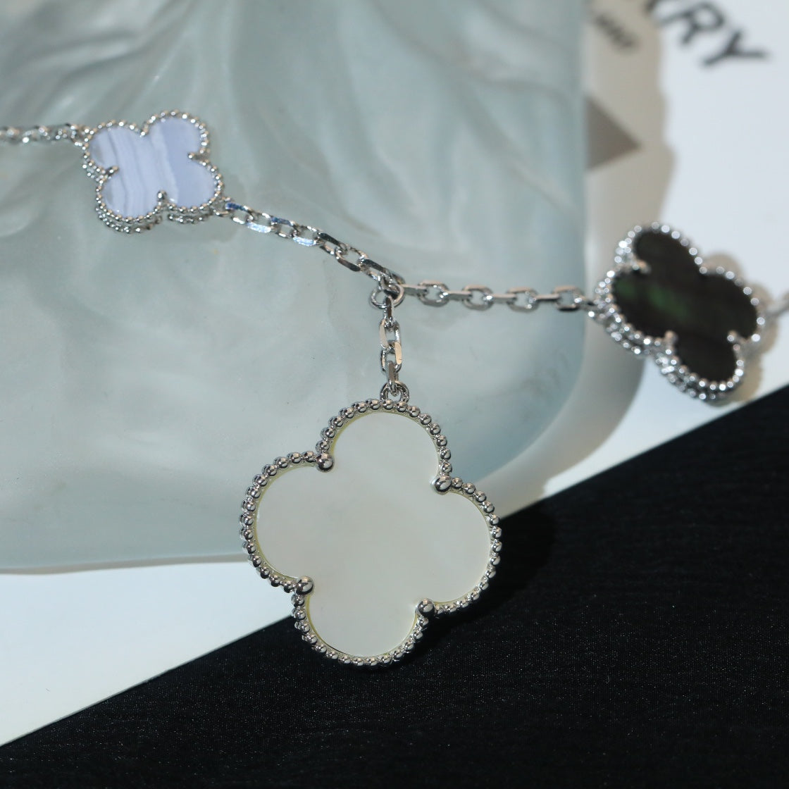 [：Polaidi Jewelry]CLOVER BRACELET 5 MOTIFS MOP CHALCEDONY SILVER