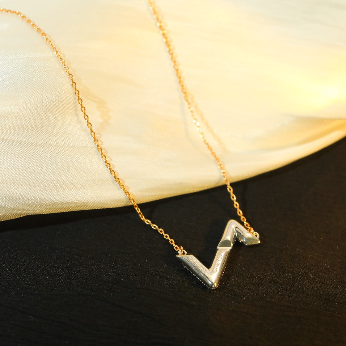 [：Polaidi Jewelry]ボルト シルバー ダイヤモンド ペンダントネックレス