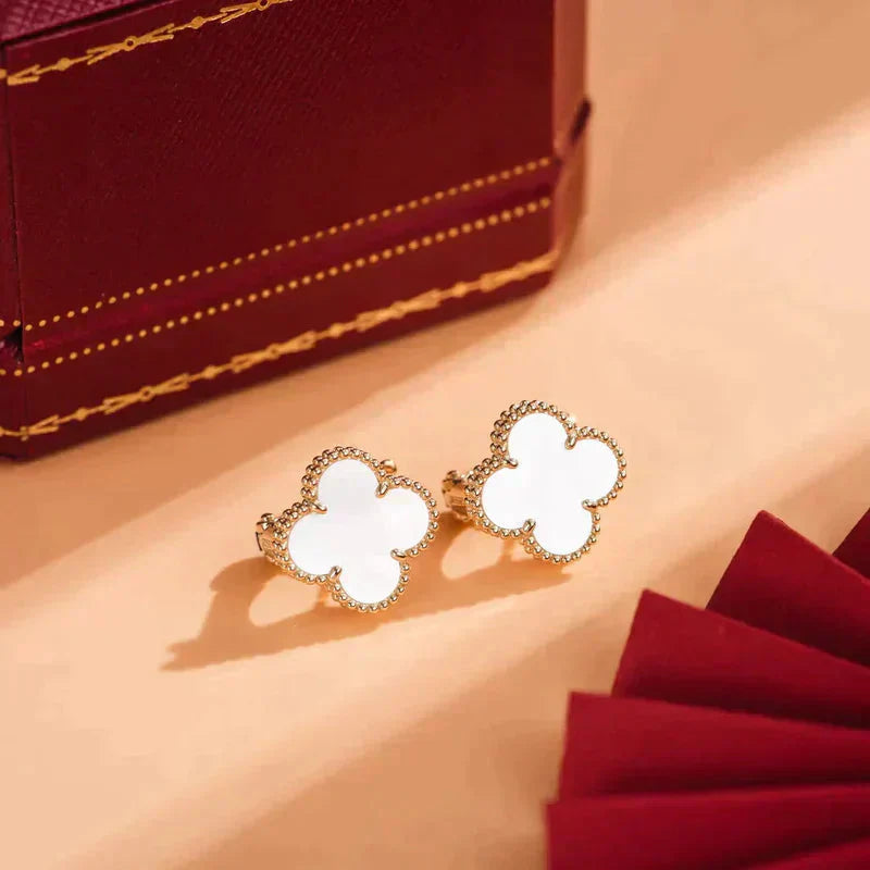 [：Polaidi Jewelry]CLOVER MEDIUM 1 MOTIFS  WHITE MOP STUD EARRINGS