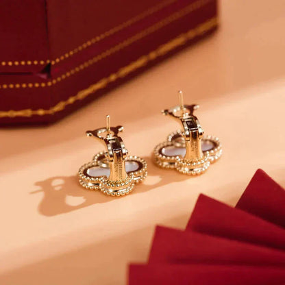 [：Polaidi Jewelry]CLOVER MEDIUM 1 MOTIFS  WHITE MOP STUD EARRINGS
