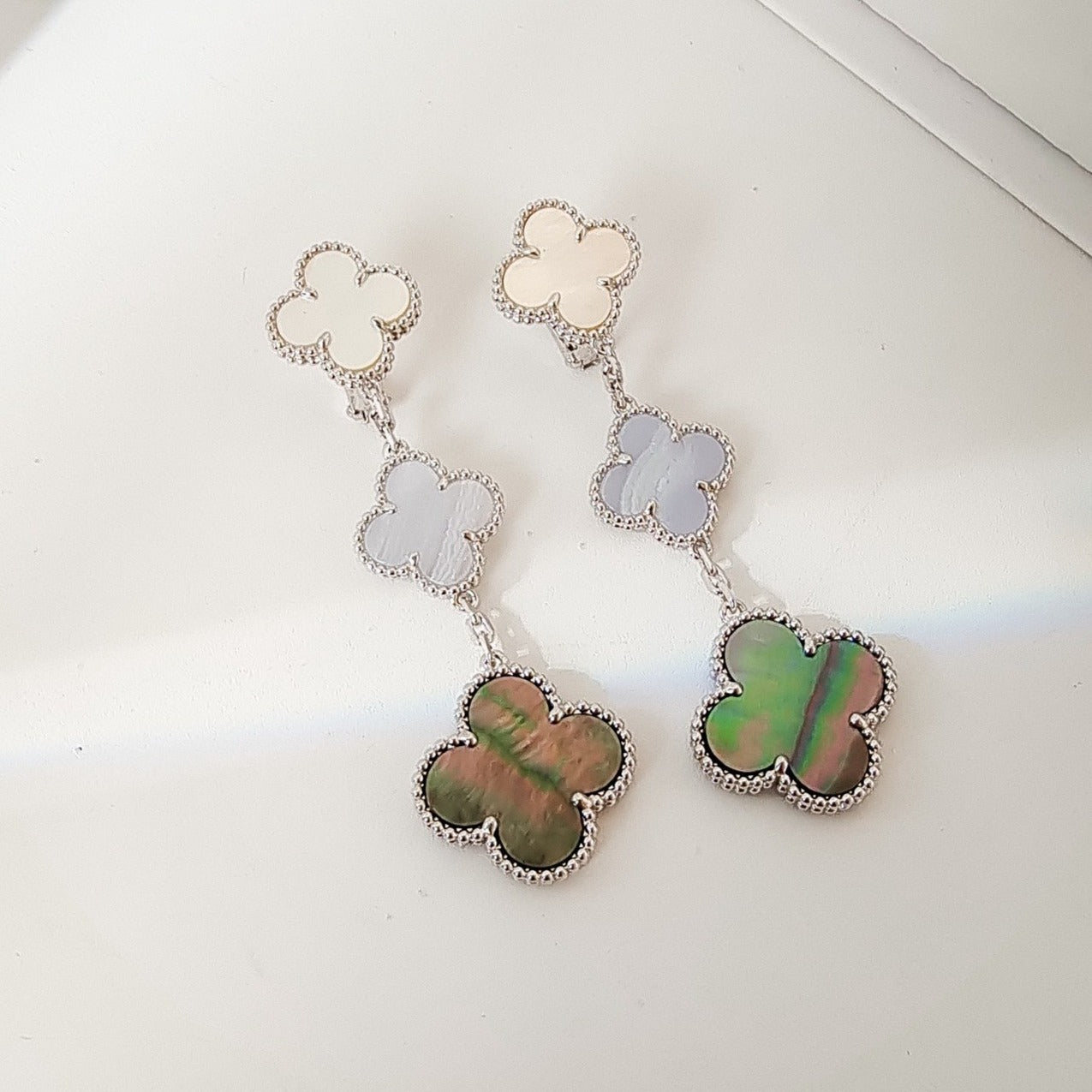 [Polaidi Jewelry]CLOVER 3 MOTIFS CHALCEDONY DARK MOP SILVER EARRINGS