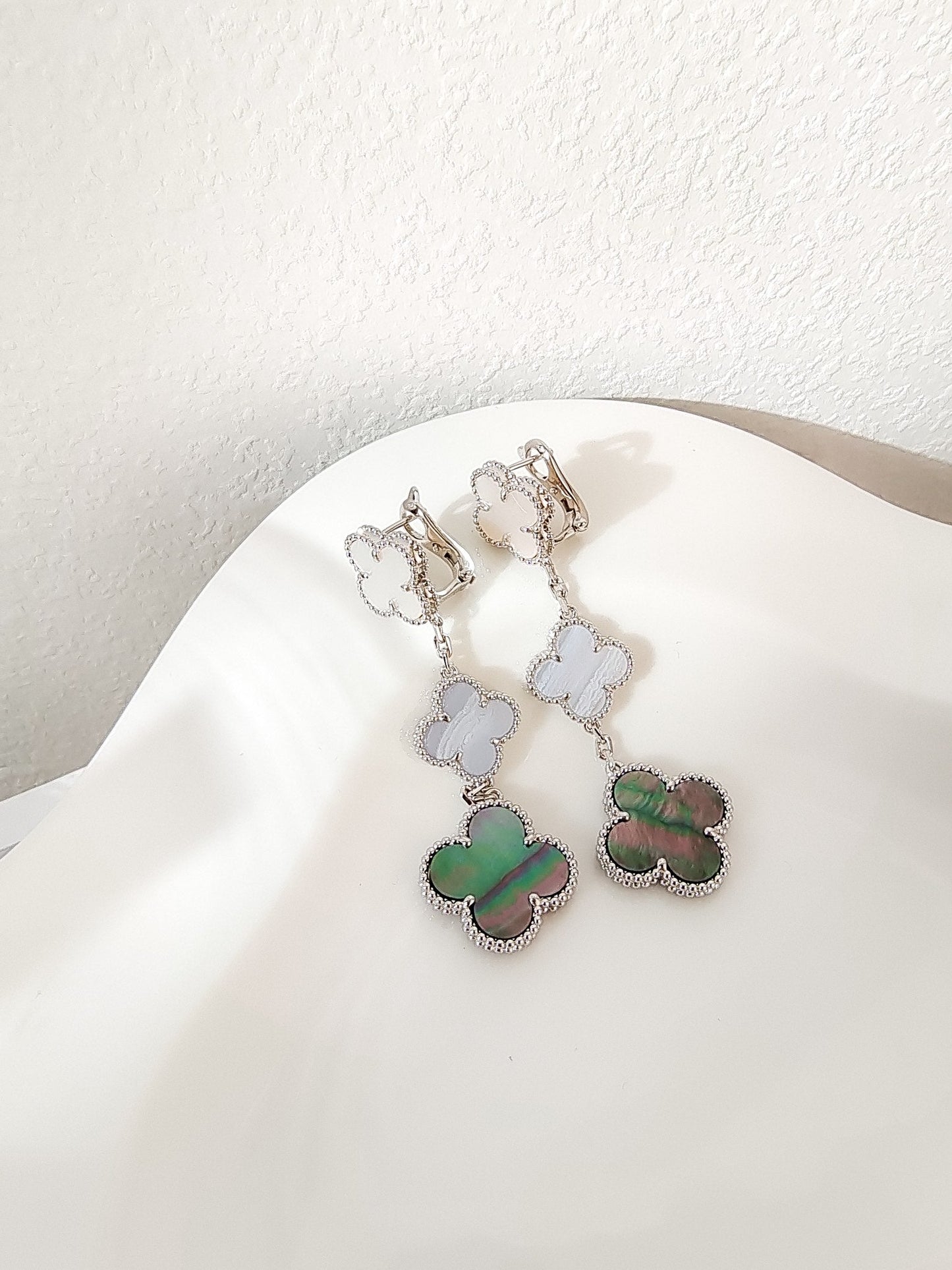 [Polaidi Jewelry]CLOVER 3 MOTIFS CHALCEDONY DARK MOP SILVER EARRINGS