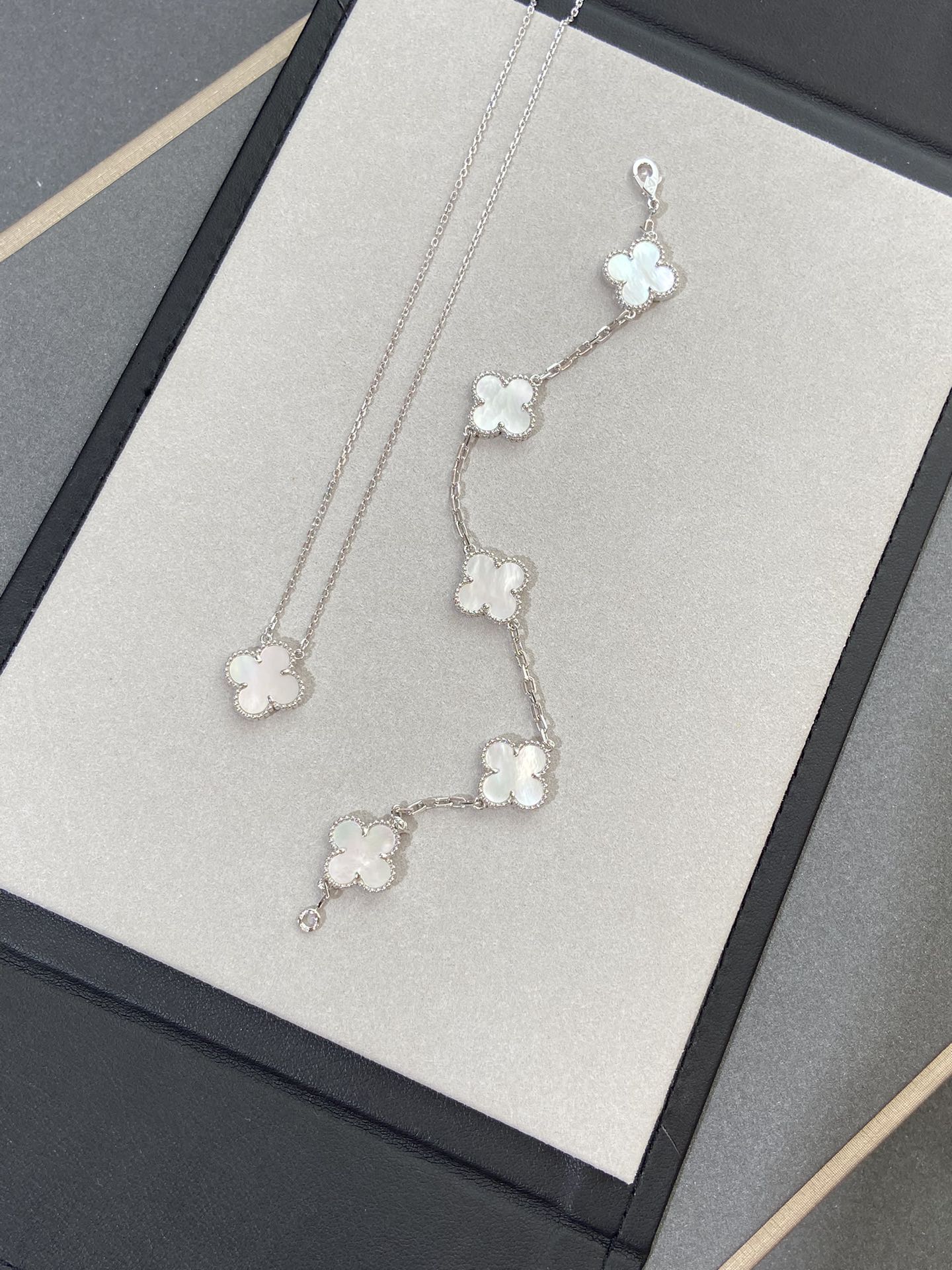 [：Polaidi Jewelry]CLOVER SILVER MOP 5 MOTIF BRACELET