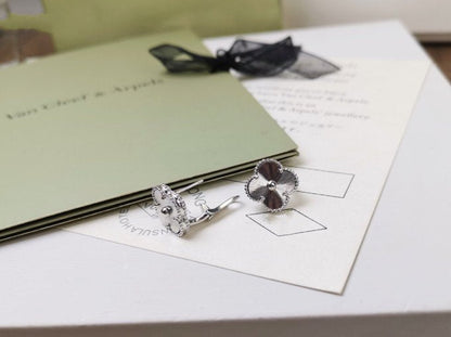 [Polaidi Jewelry]CLOVER MEDIUM STUD EARRINGS