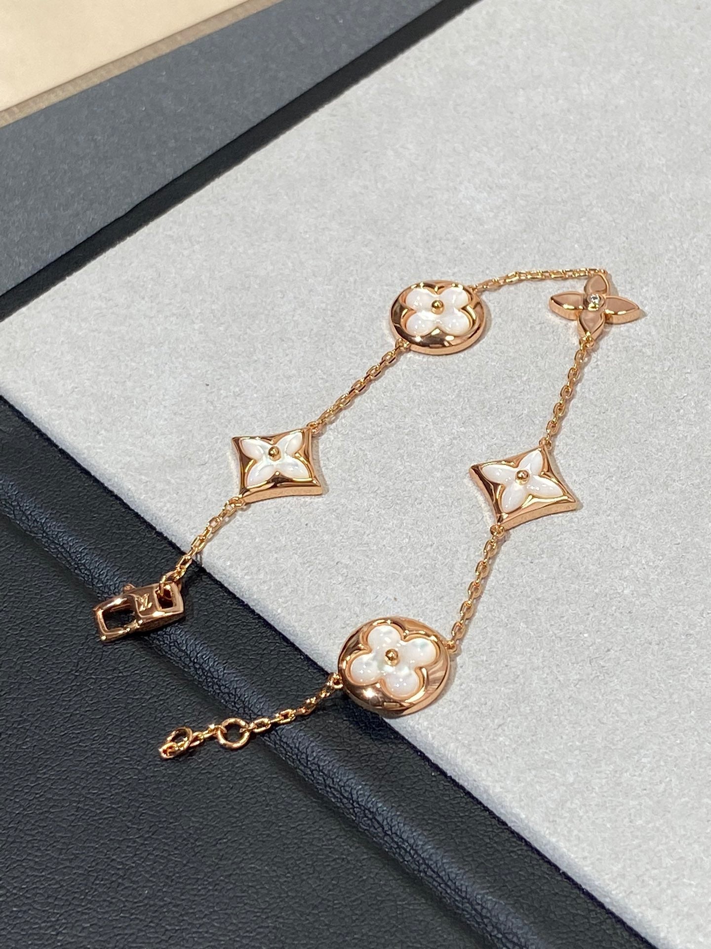 [Polaidi Jewelry]STAR AND SUN 5 MOTIF MOP PINK GOLD BRACELET