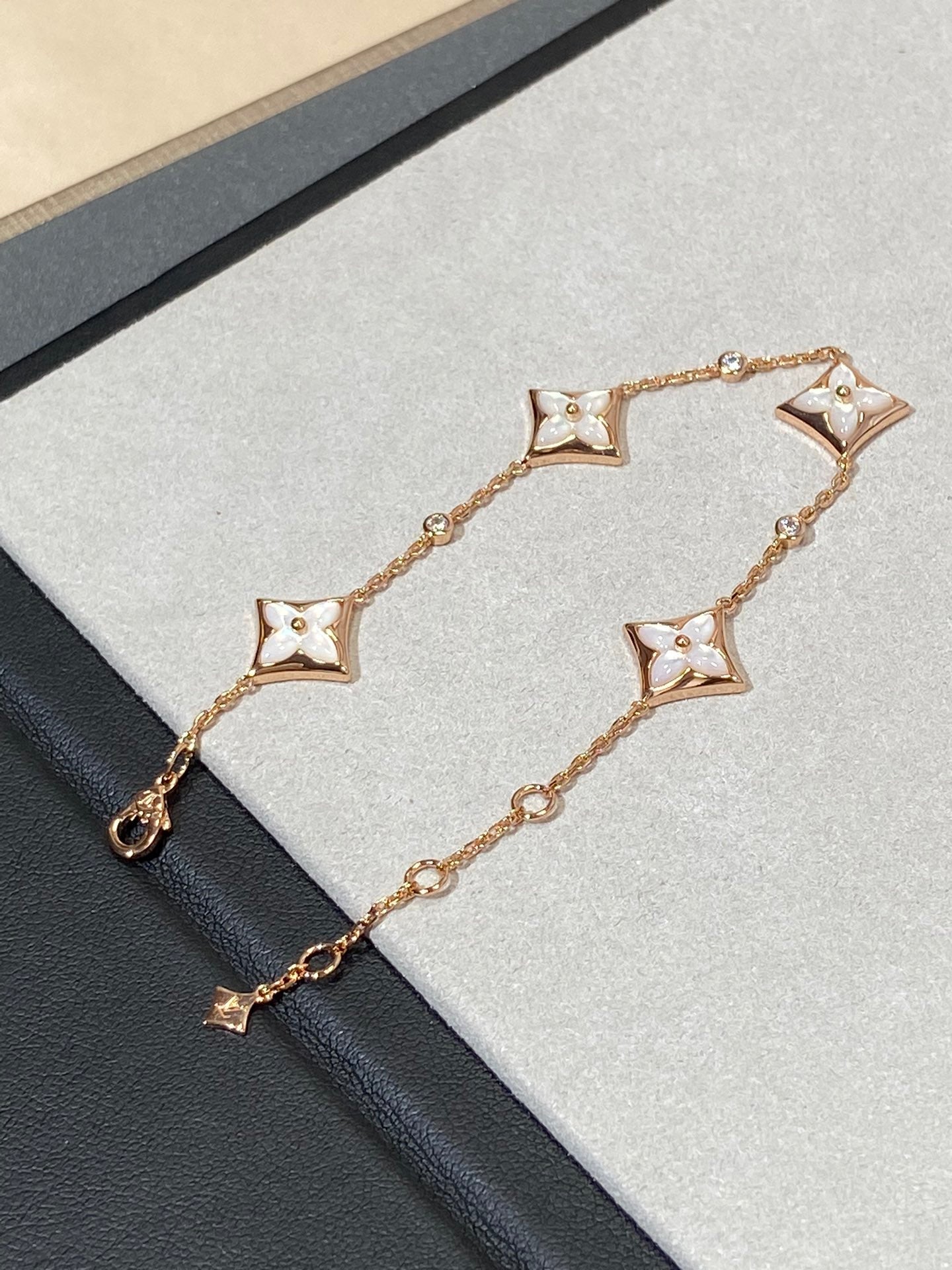 [Polaidi Jewelry]STAR 4 MOTIF MOP DIAMOND PINK GOLD BRACELET