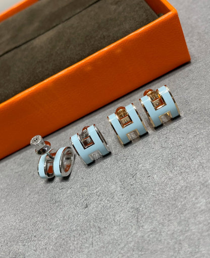[Polaidi Jewelry]POP H SKY BLUE STUD EARRINGS