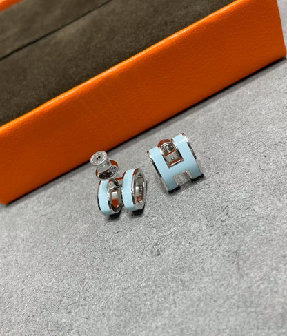 [：Polaidi Jewelry]POP H SKY BLUE STUD EARRINGS