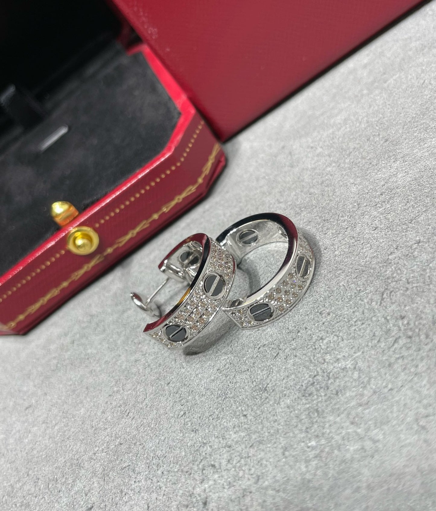 [：Polaidi Jewelry]LOVE CERAMIC DIAMOND PAVED SILVER EARRINGS