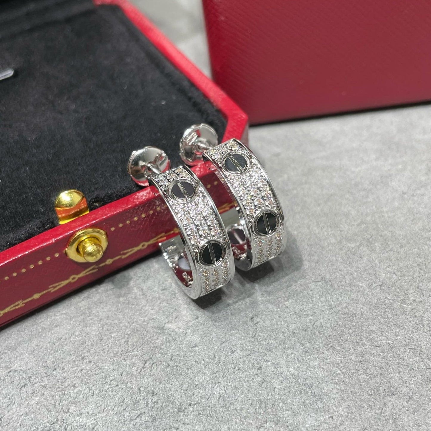 [Polaidi Jewelry]LOVE CERAMIC DIAMOND PAVED SILVER EARRINGS