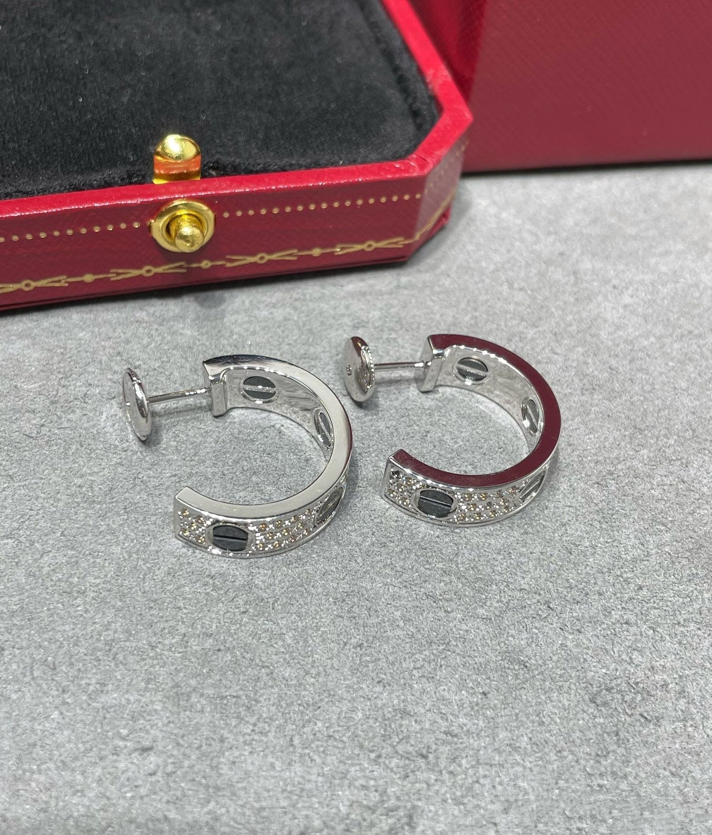 [Polaidi Jewelry]LOVE CERAMIC DIAMOND PAVED SILVER EARRINGS