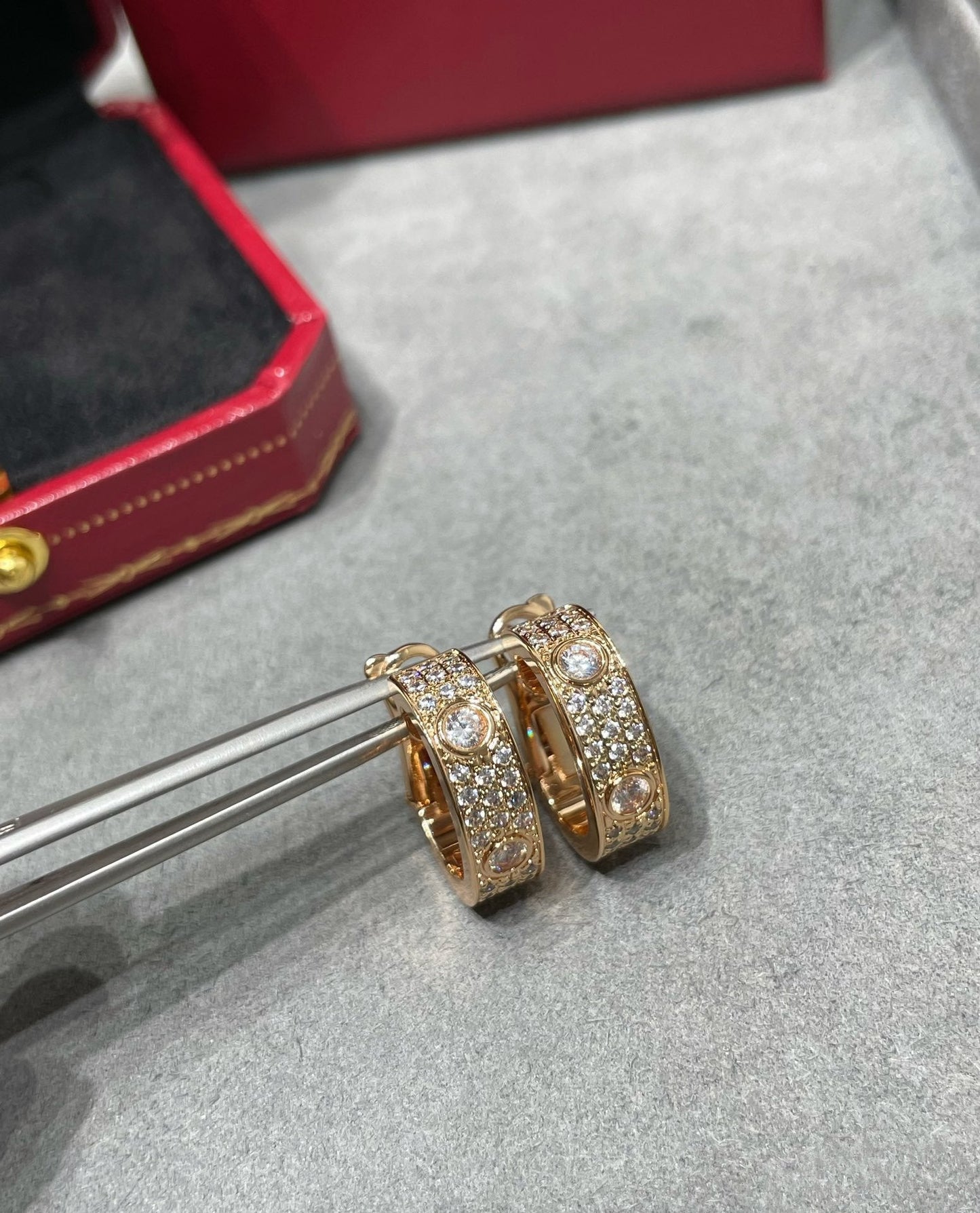 [：Polaidi Jewelry]LOVE 5.5MM DIAMOND PAVED EARRINGS