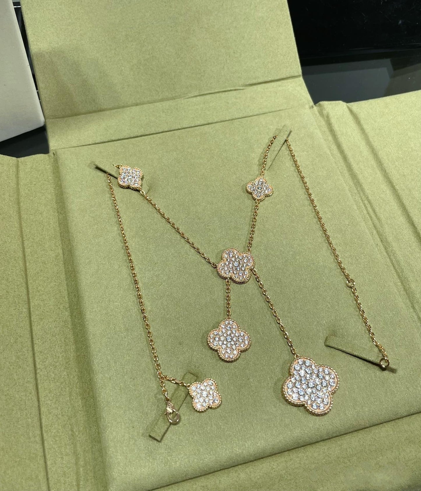 [：Polaidi Jewelry]CLOVER 6 MOTIF DIAMOND PAVED NECKLACE