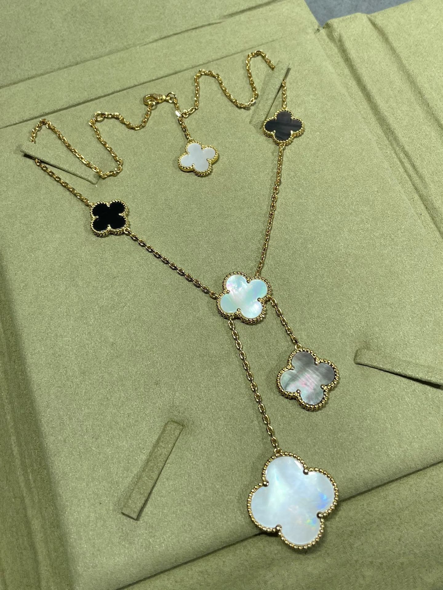 [Polaidi Jewelry]CLOVER 6 MOTIF MOP ONYX GOLD NECKLACE
