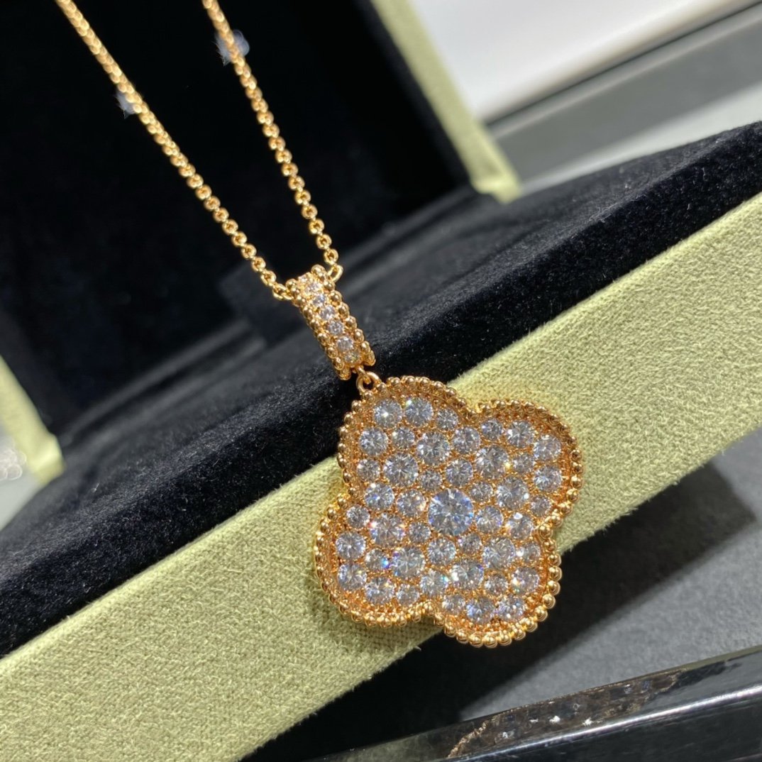 [：Polaidi Jewelry]CLOVER 25MM LARGE PEDANT DIAMOND PAVED LONG NECKLACE