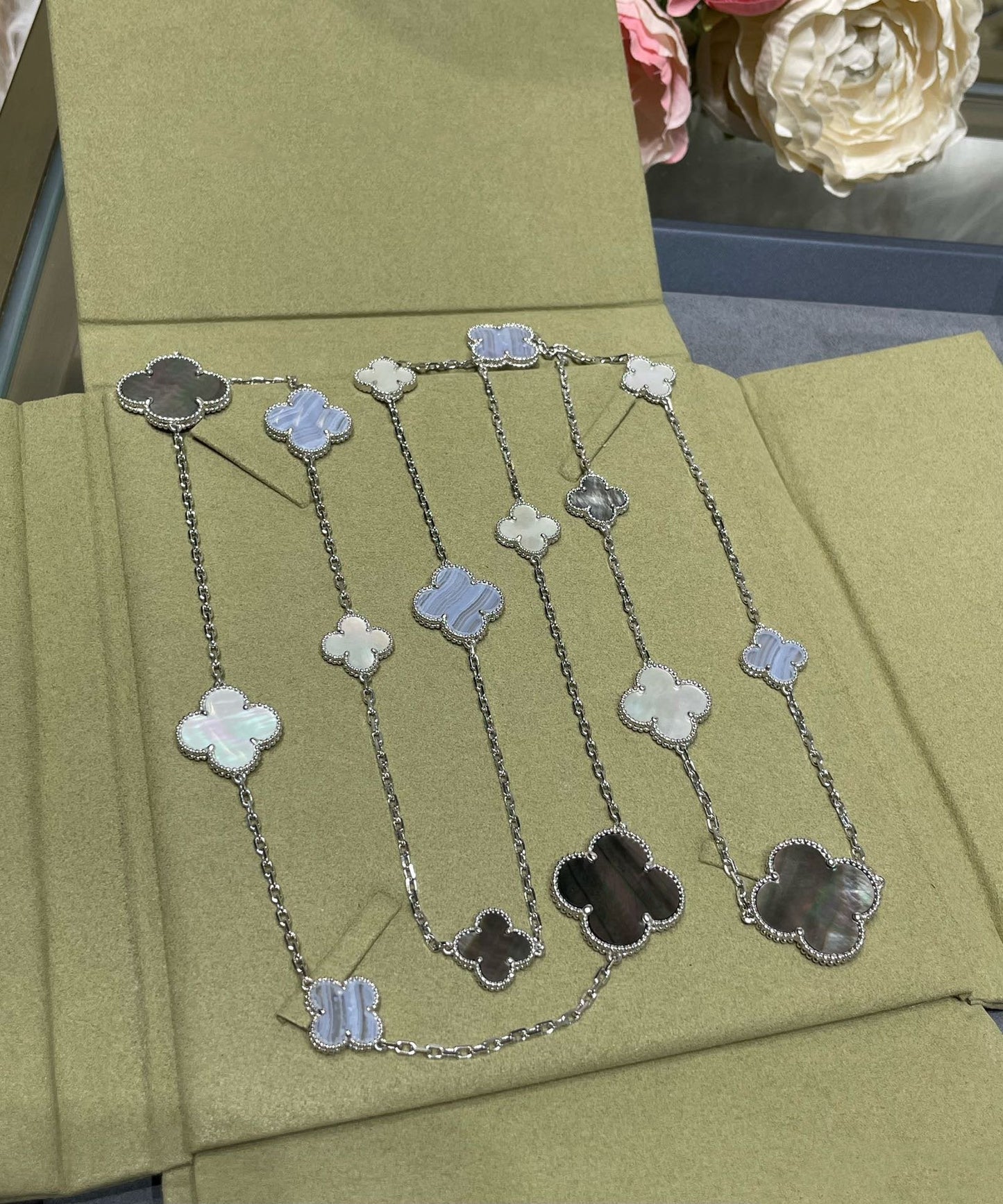 [：Polaidi Jewelry]CLOVER 16 MOTIF CHALCEDONY MOP SILVER NECKLACE