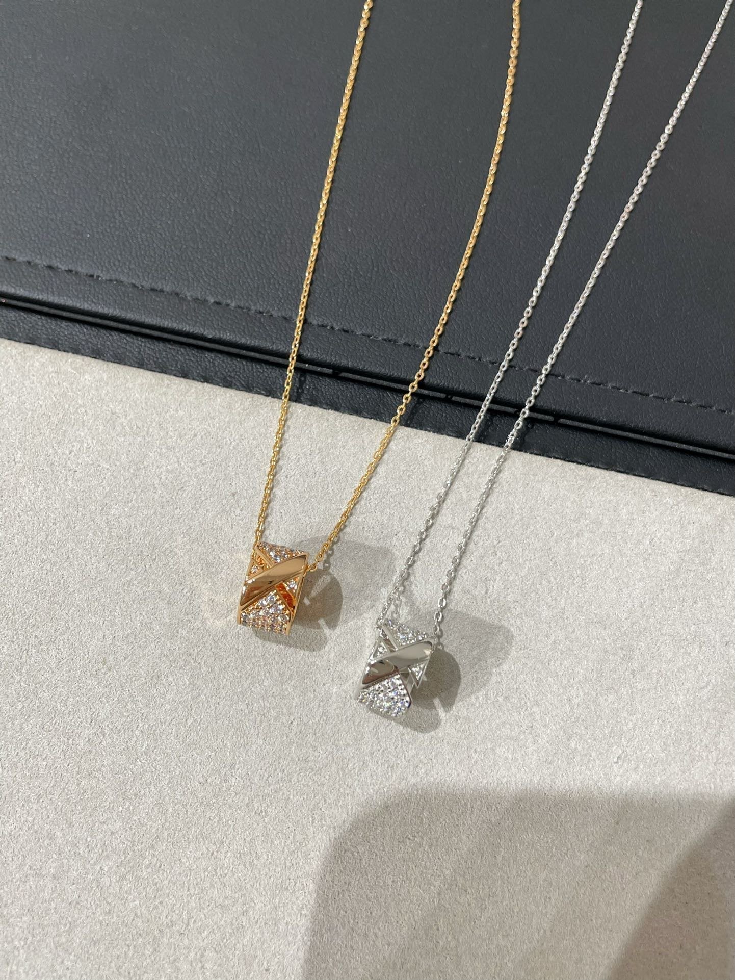 [：Polaidi Jewelry]LIENS EVIDENCE DIAMOND PAVED NECKLACE