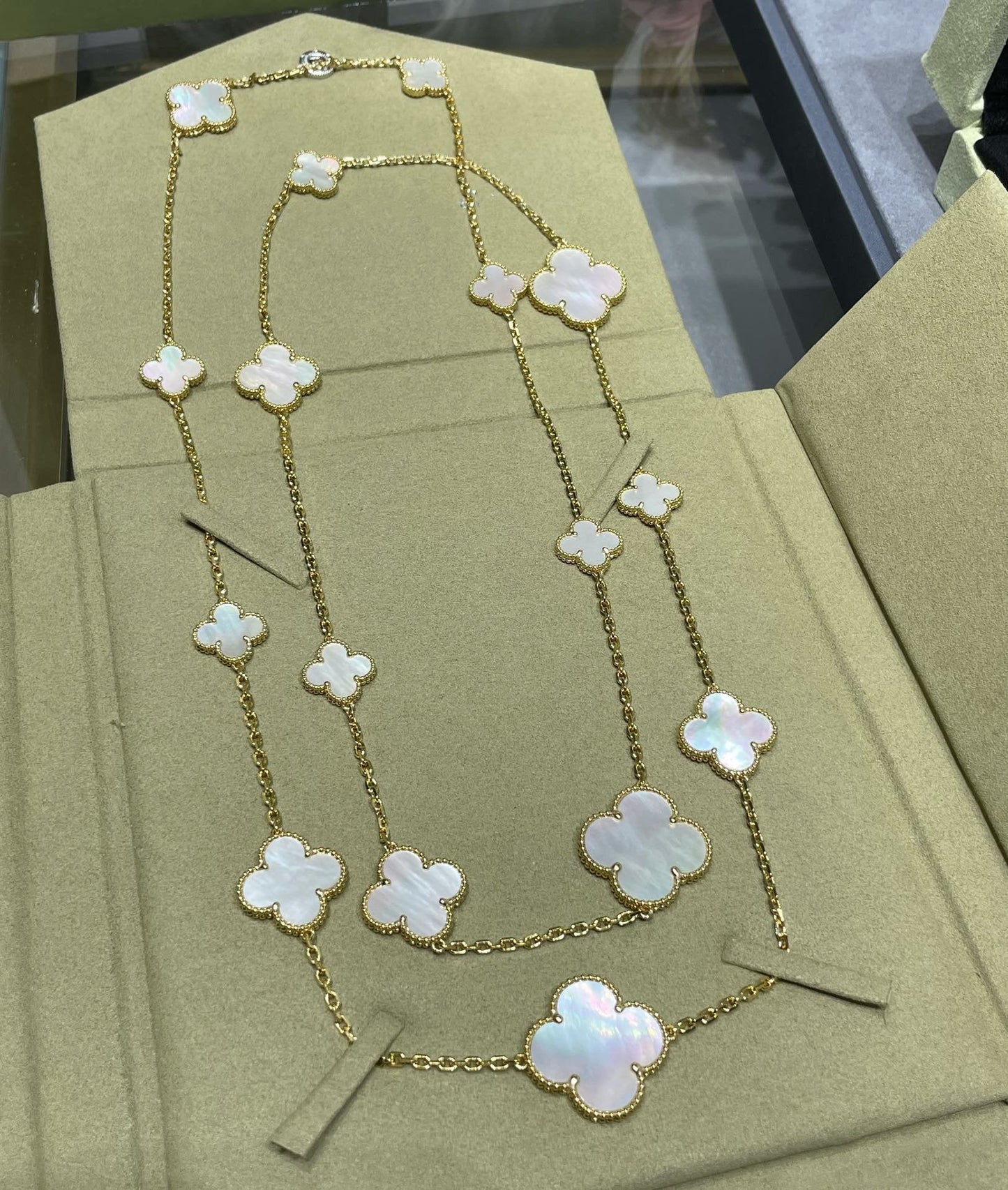 [：Polaidi Jewelry]CLOVER 16 MOTIF WHITE MOP GOLD NECKLACE