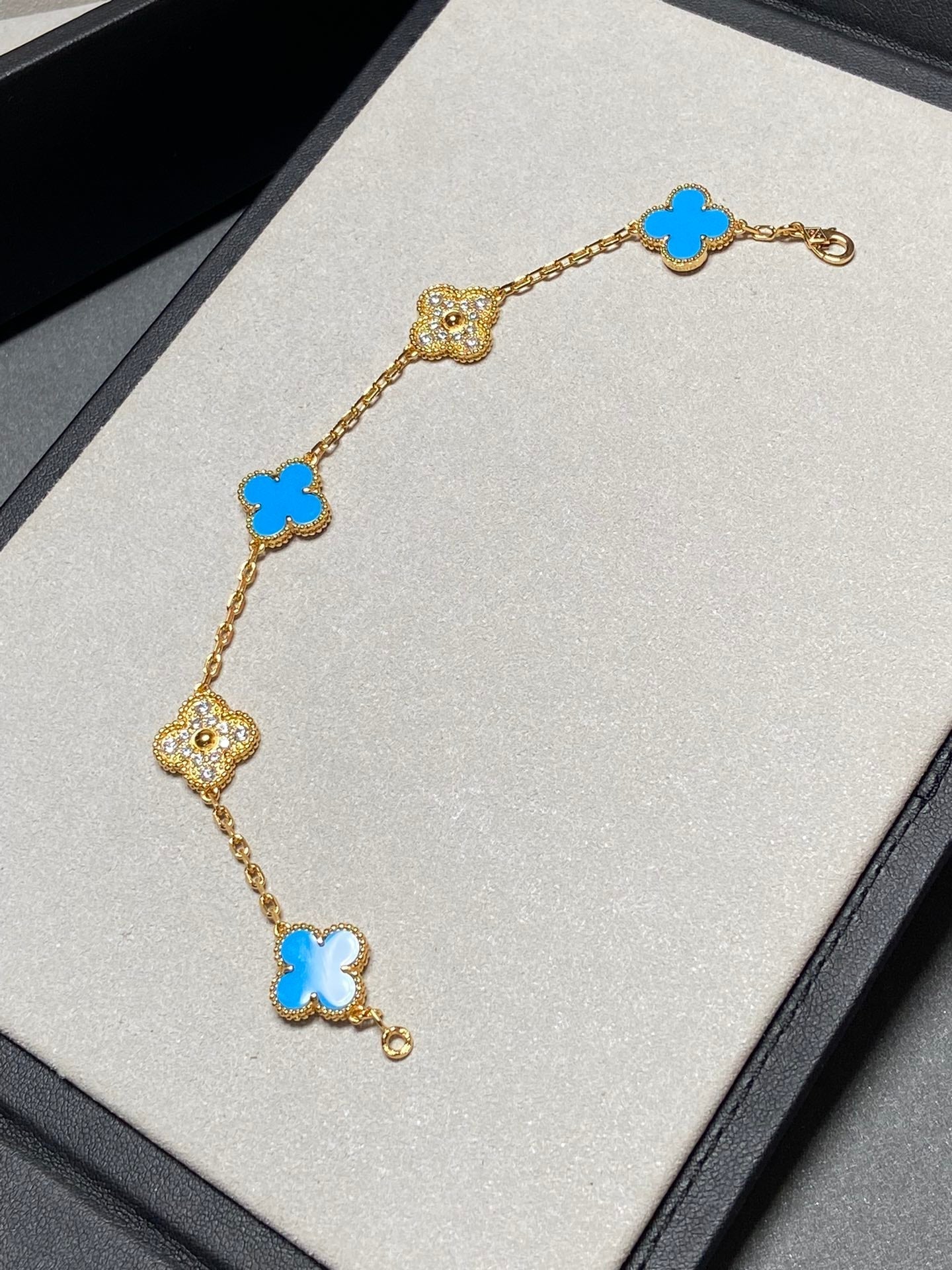 [：Polaidi Jewelry]CLOVER 5 MOTIF BLUE CHALCEDONY DIAMOND GOLD BRACELET